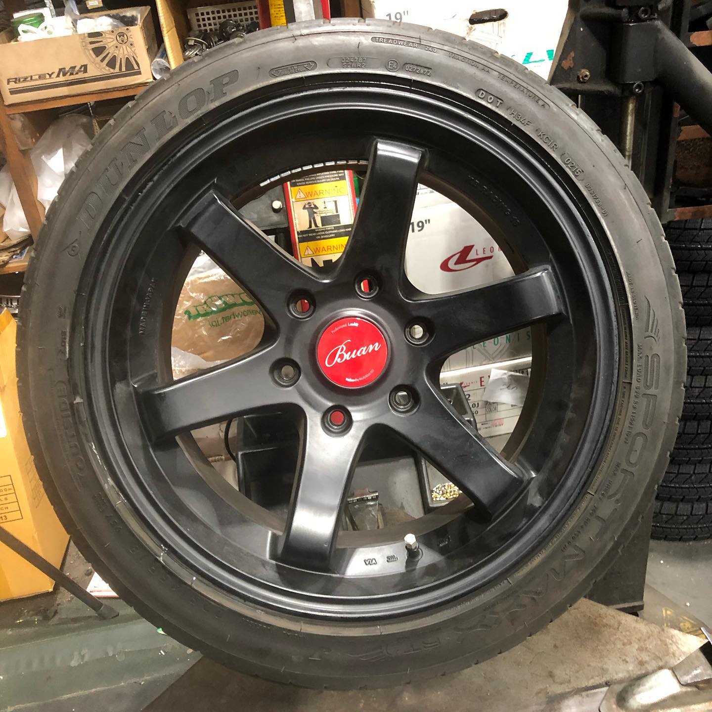 18インチ 8J 225/45R18 ホイール装着例 - CARSERVICE GRAVITY