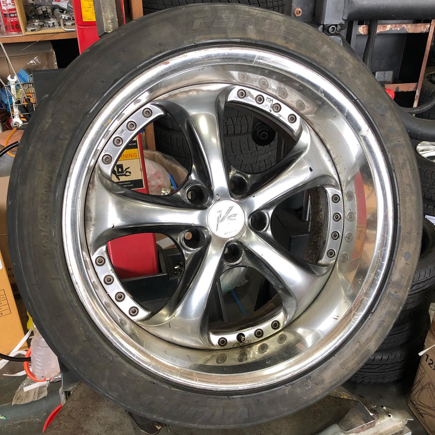 17インチ 9J 245/40R17 ホイール装着例 - CARSERVICE GRAVITY