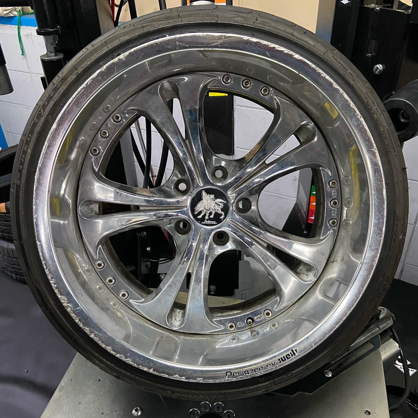 18インチ 10J 215/40R18 ホイール装着例 - CARSERVICE GRAVITY