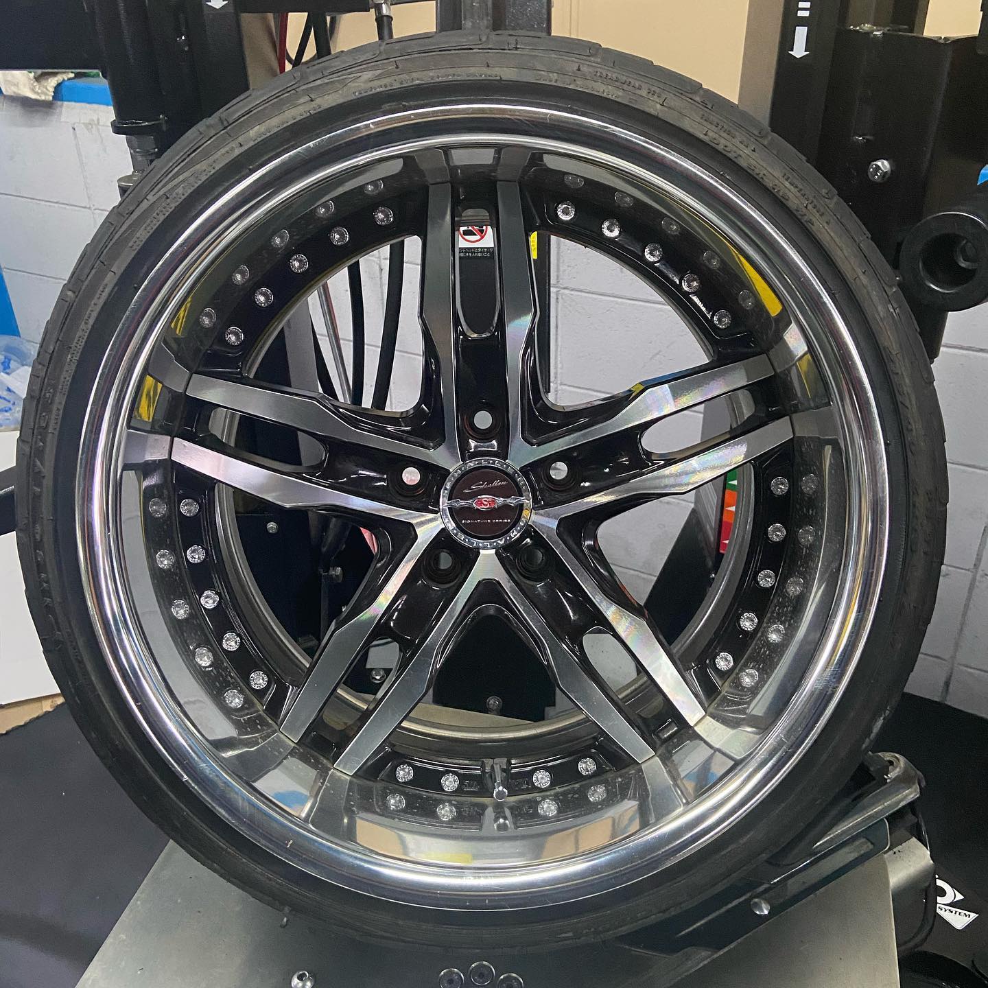 18インチ 9.5J 215/40R18 ホイール装着例 - CARSERVICE GRAVITY