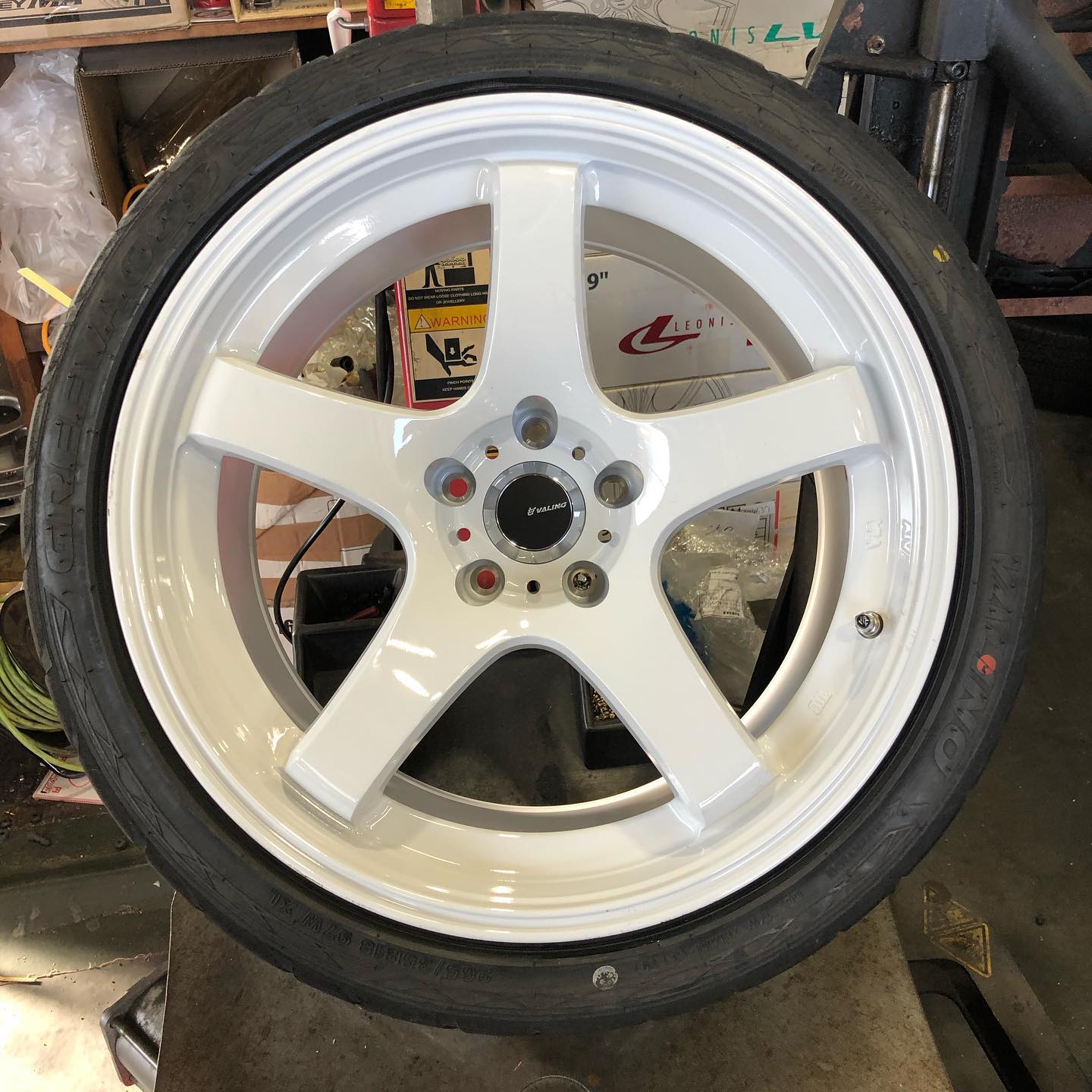18インチ 9.5J 265/35R18 ホイール装着例 - CARSERVICE GRAVITY