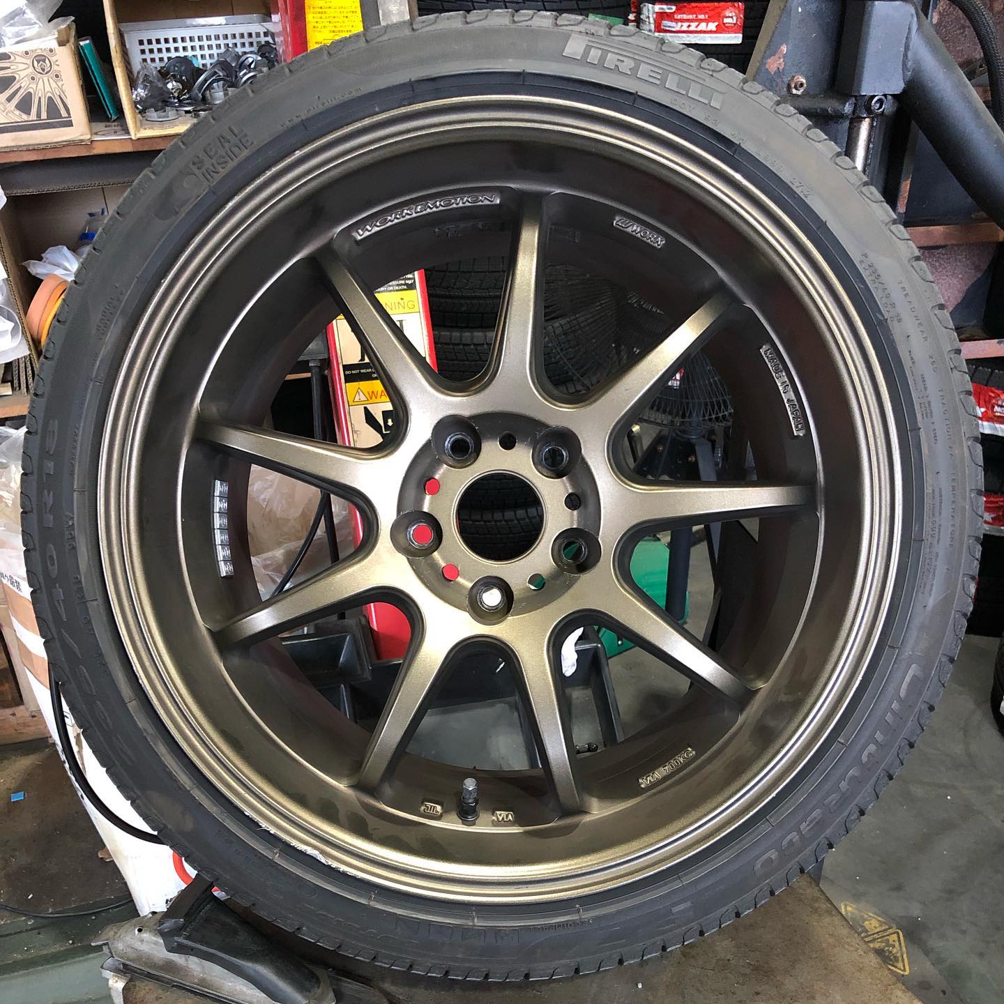 18インチ 9.5J 235/40R18 ホイール装着例 - CARSERVICE GRAVITY