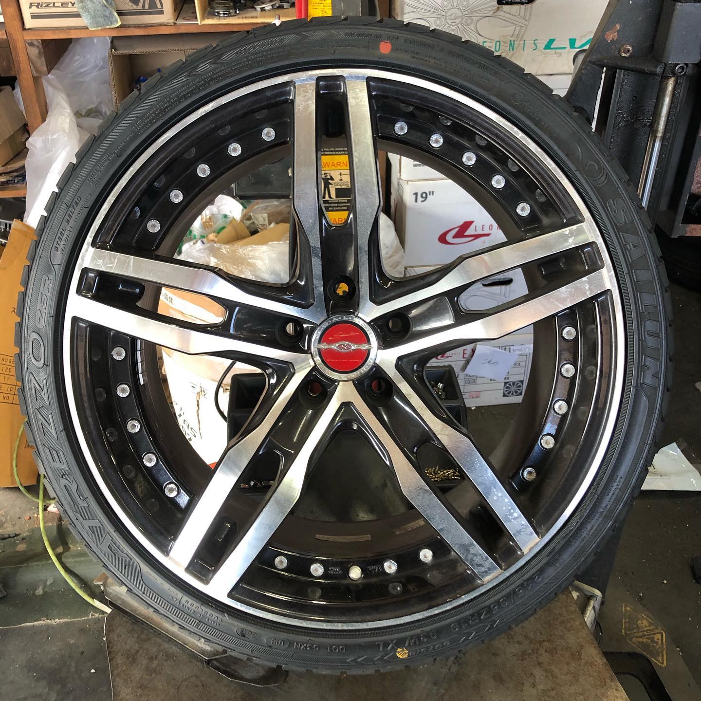 19インチ 9J 245/35R19 ホイール装着例 - CARSERVICE GRAVITY