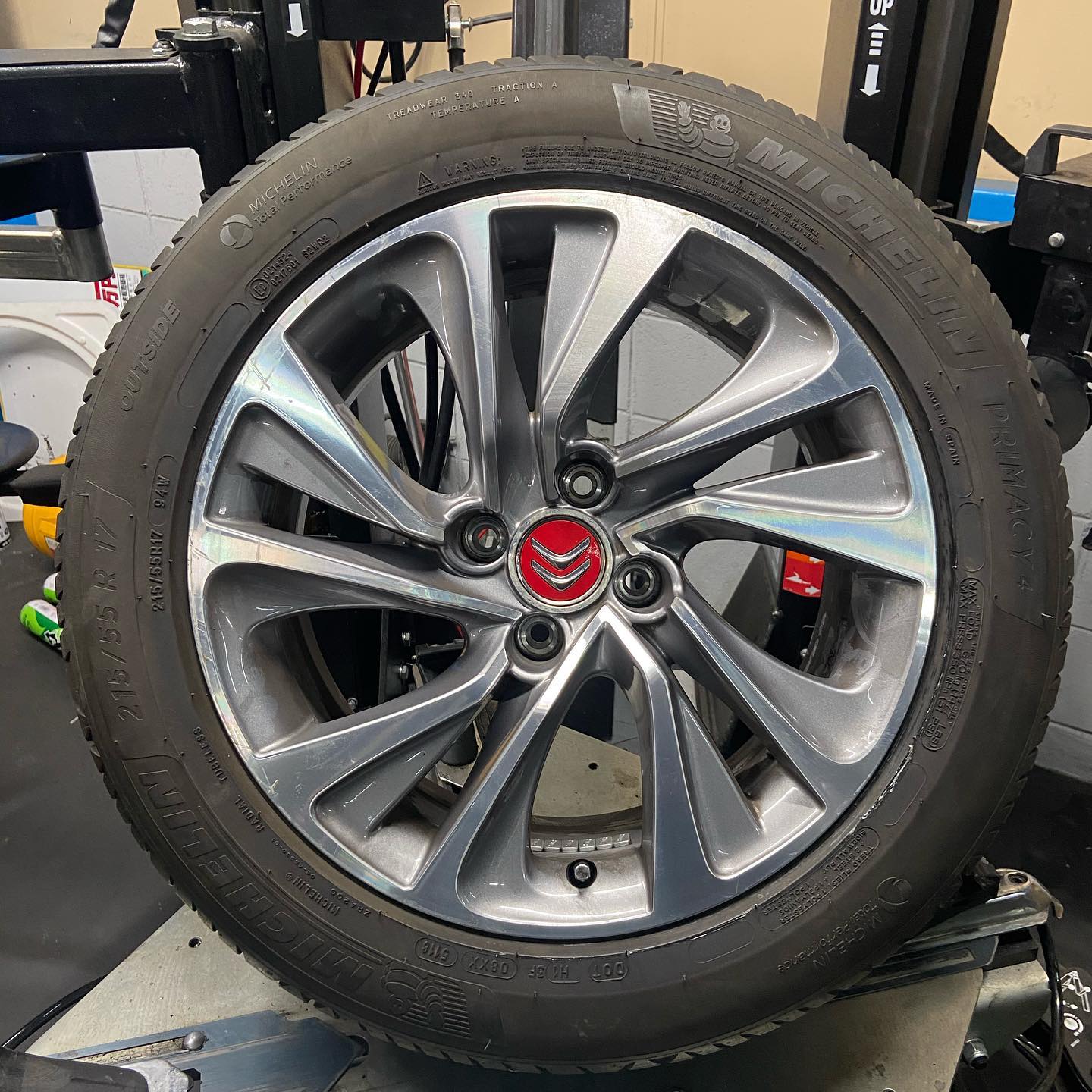 17インチ 7.5J 215/55R17 ホイール装着例 - CARSERVICE GRAVITY