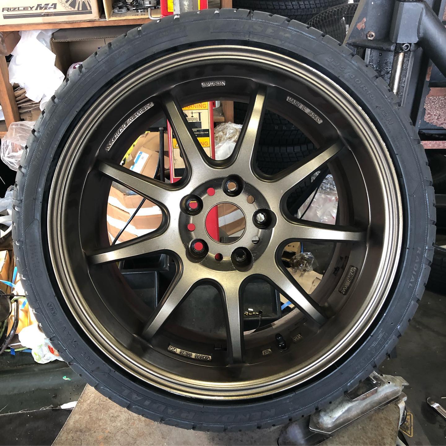18インチ 8.5J 225/40R18 ホイール装着例 - CARSERVICE GRAVITY