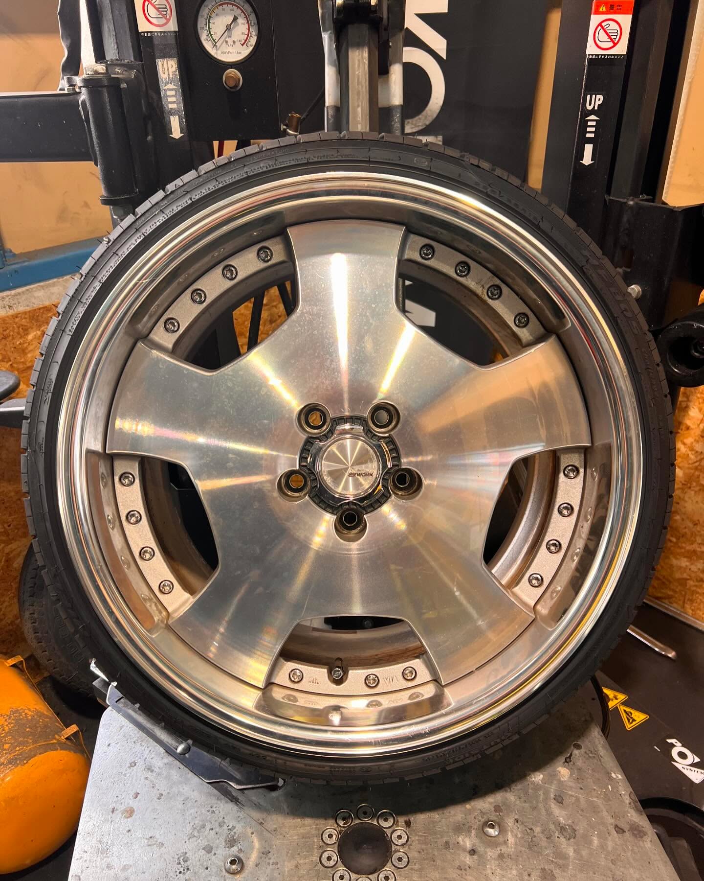 19インチ 10J 225/35R19 ホイール装着例 - CARSERVICE GRAVITY