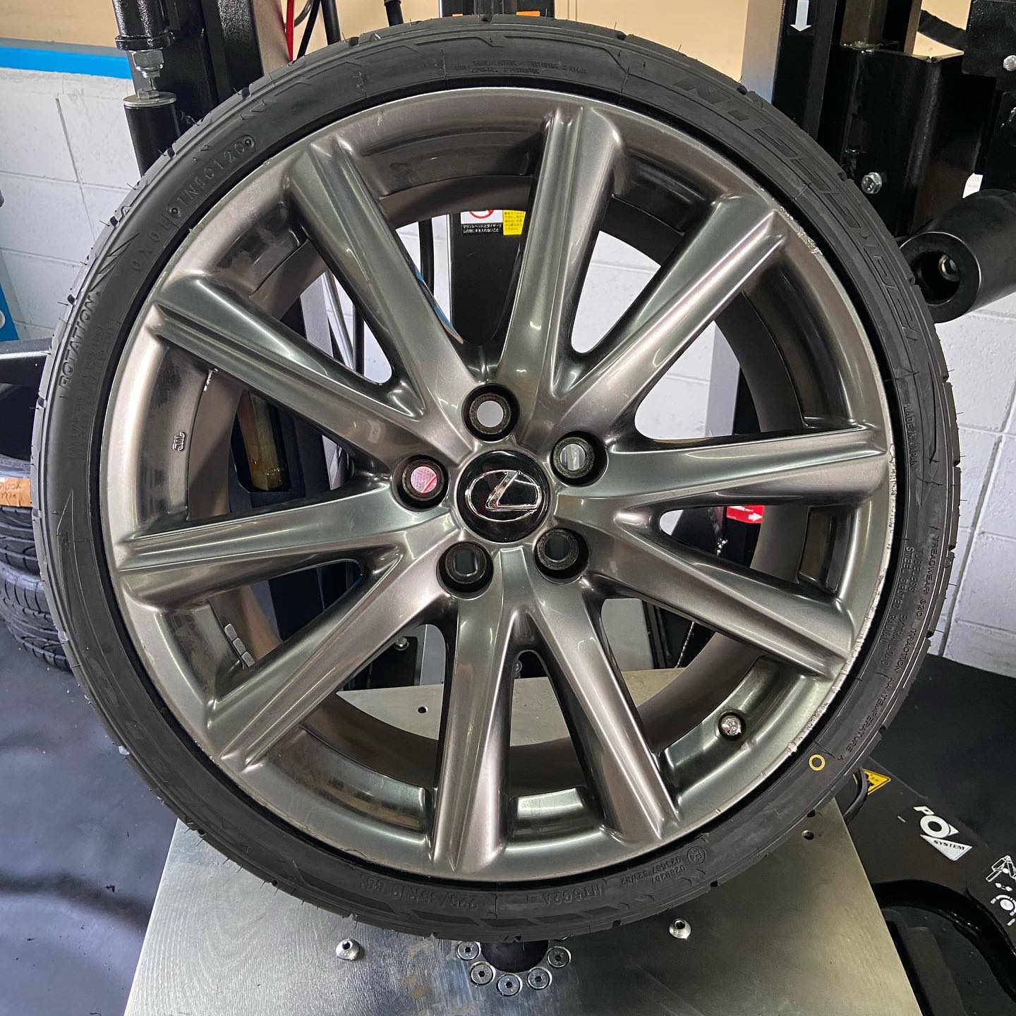 19インチ 8J 225/35R19 ホイール装着例 - CARSERVICE GRAVITY