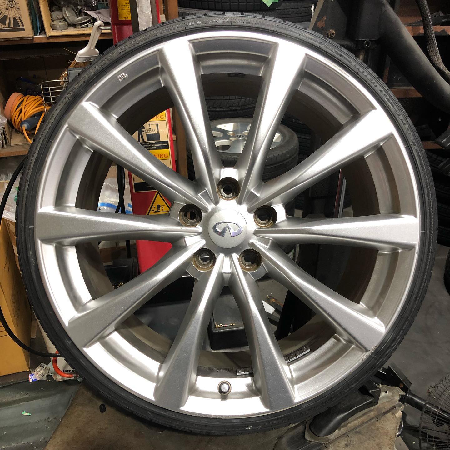 19インチ 9J 205/35R19 ホイール装着例 - CARSERVICE GRAVITY