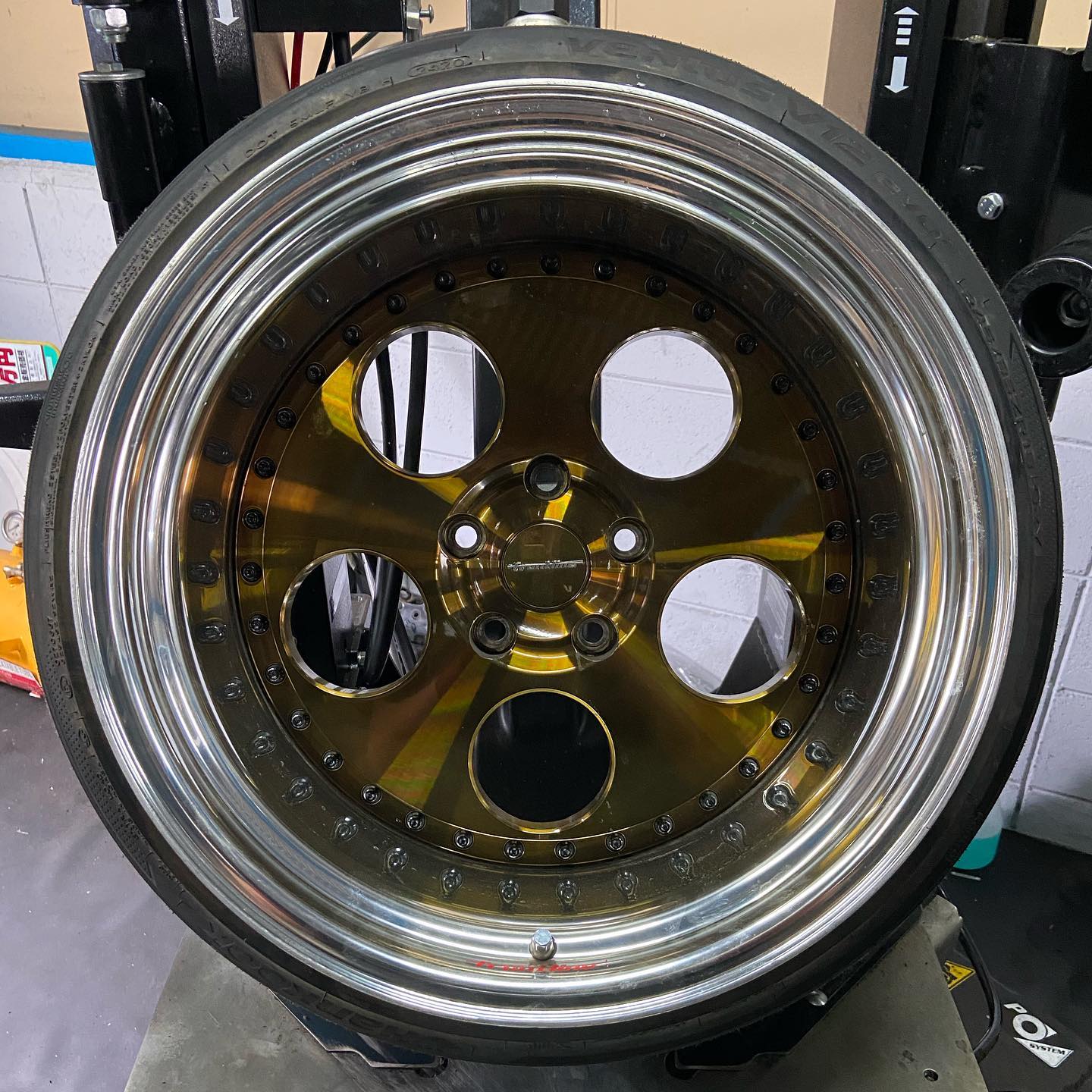 18インチ 11.5J 245/35R18 ホイール装着例 - CARSERVICE GRAVITY