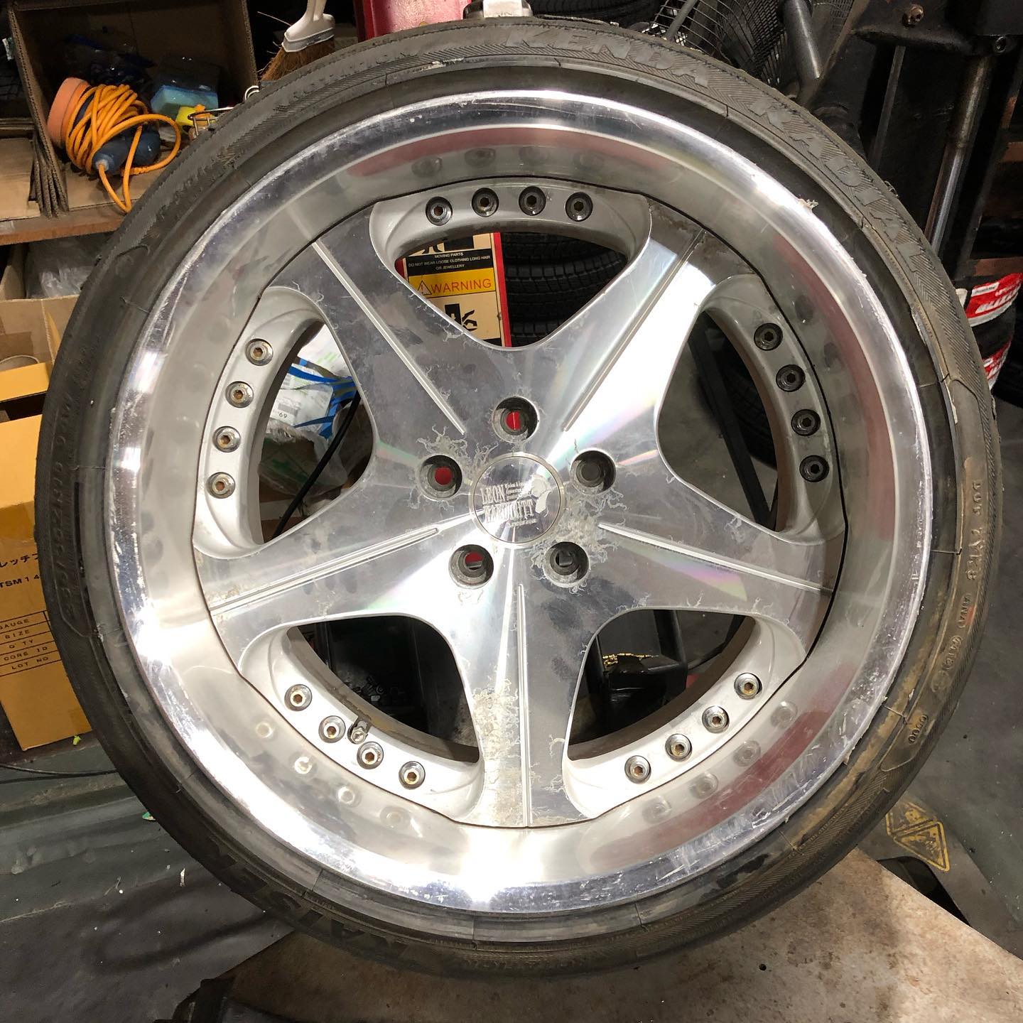 18インチ 11J 255/35R18 ホイール装着例 - CARSERVICE GRAVITY