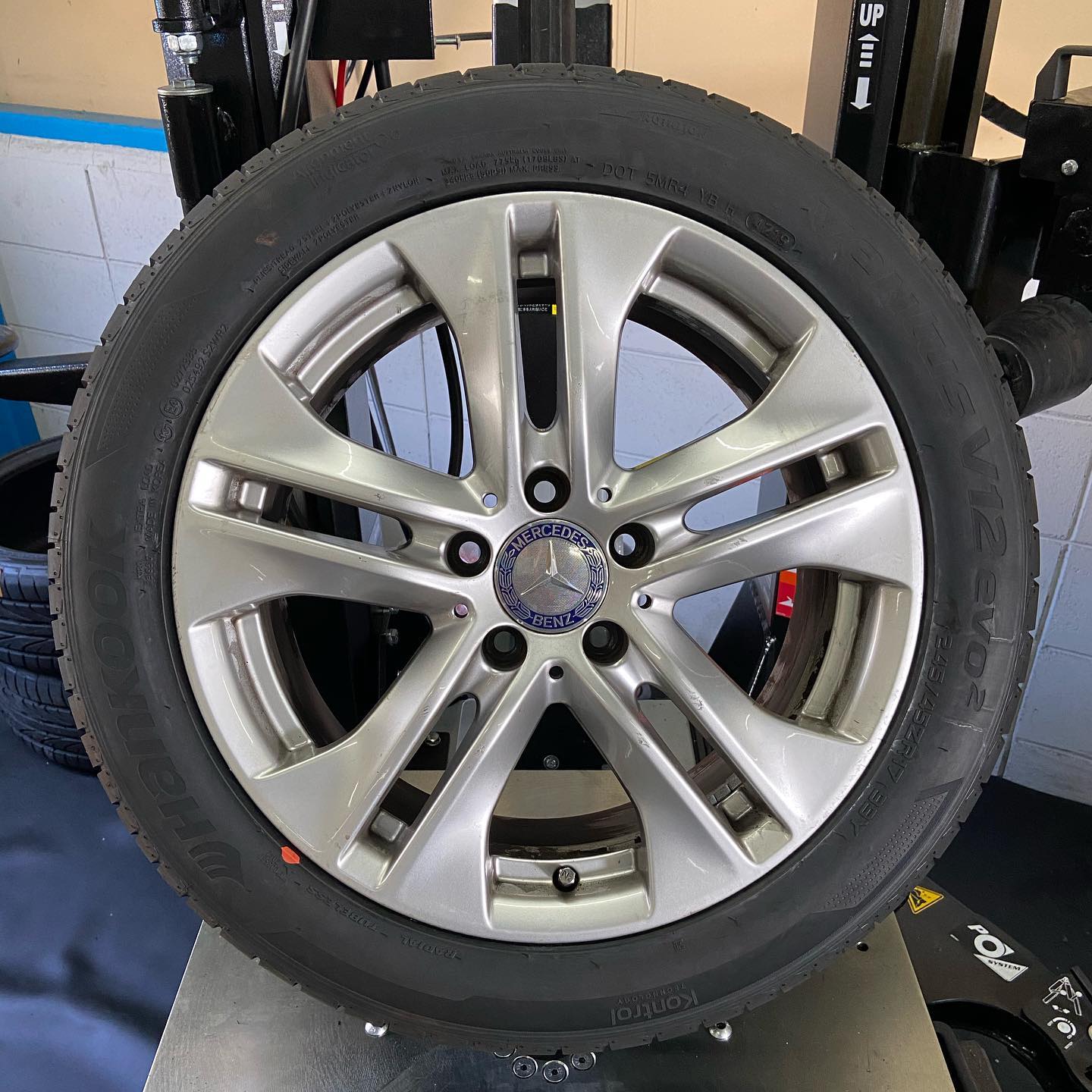 17インチ 8J 245/45R17 ホイール装着例 - CARSERVICE GRAVITY