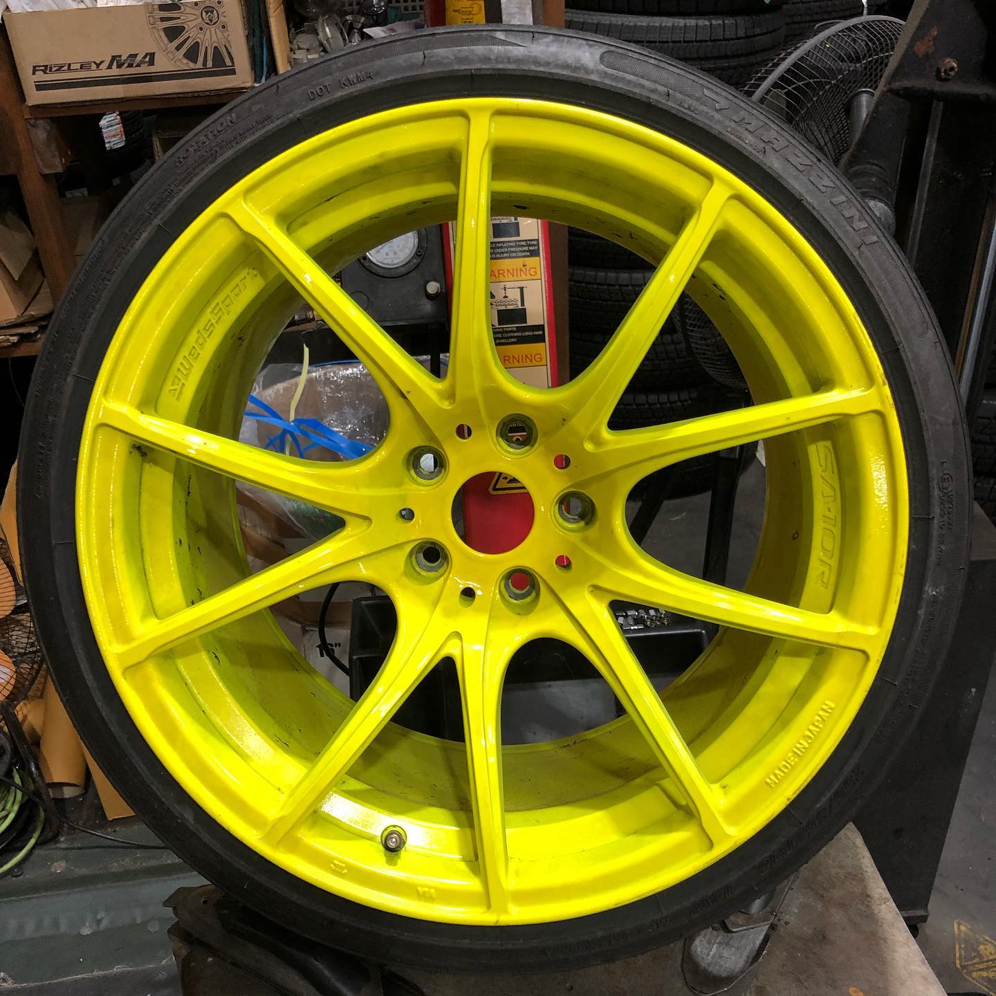 18インチ 10.5J 255/35R18 ホイール装着例 - CARSERVICE GRAVITY