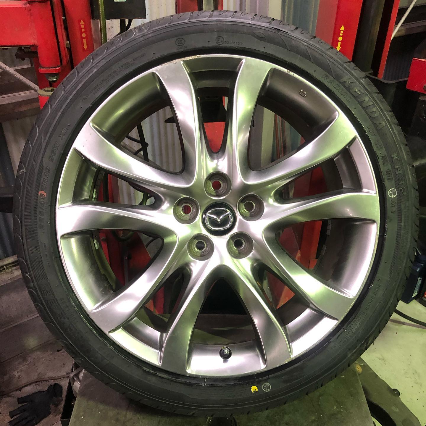 19インチ 7.5J 225/45R19 ホイール装着例 - CARSERVICE GRAVITY