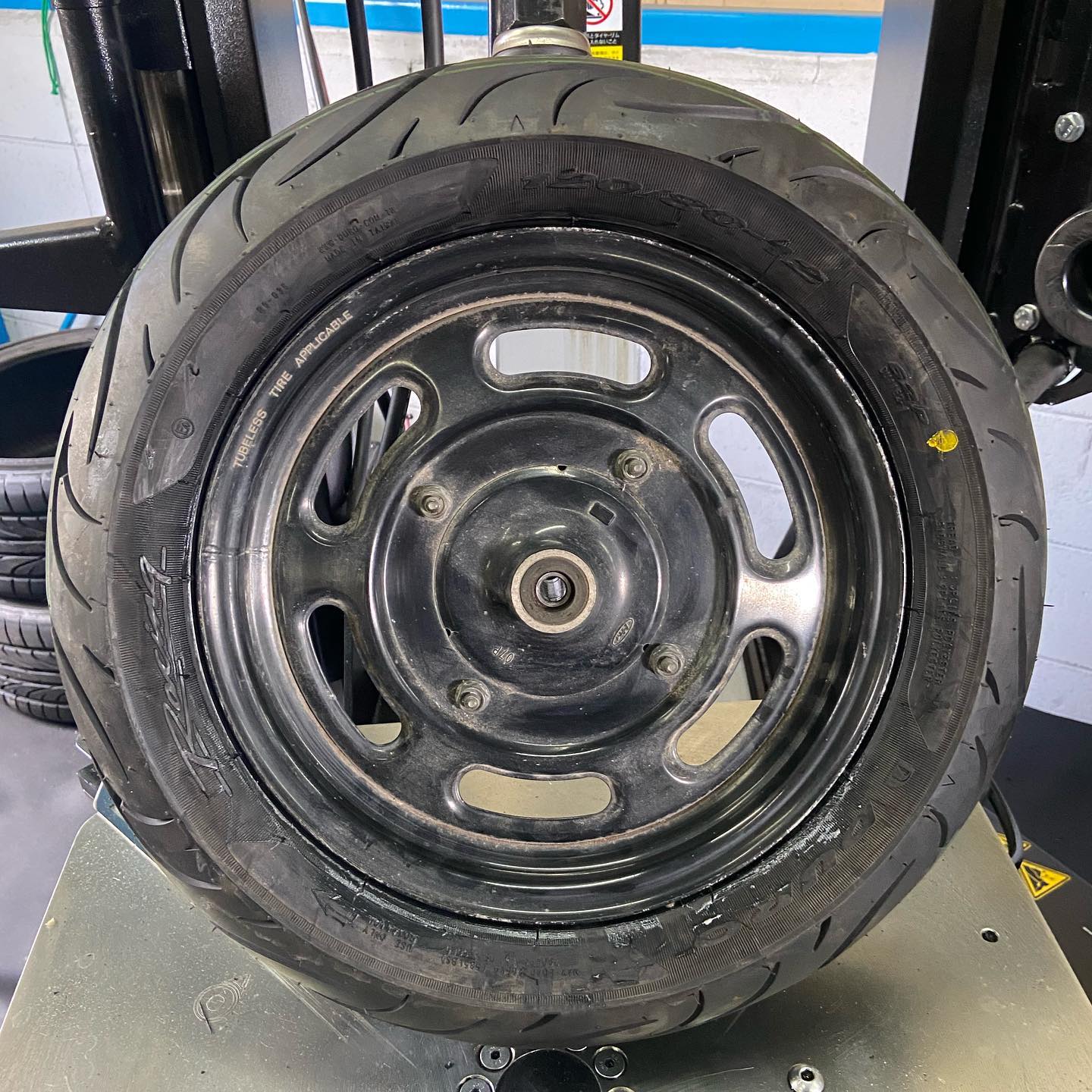 12インチ 2.5J 125/80R12 ホイール装着例 - CARSERVICE GRAVITY
