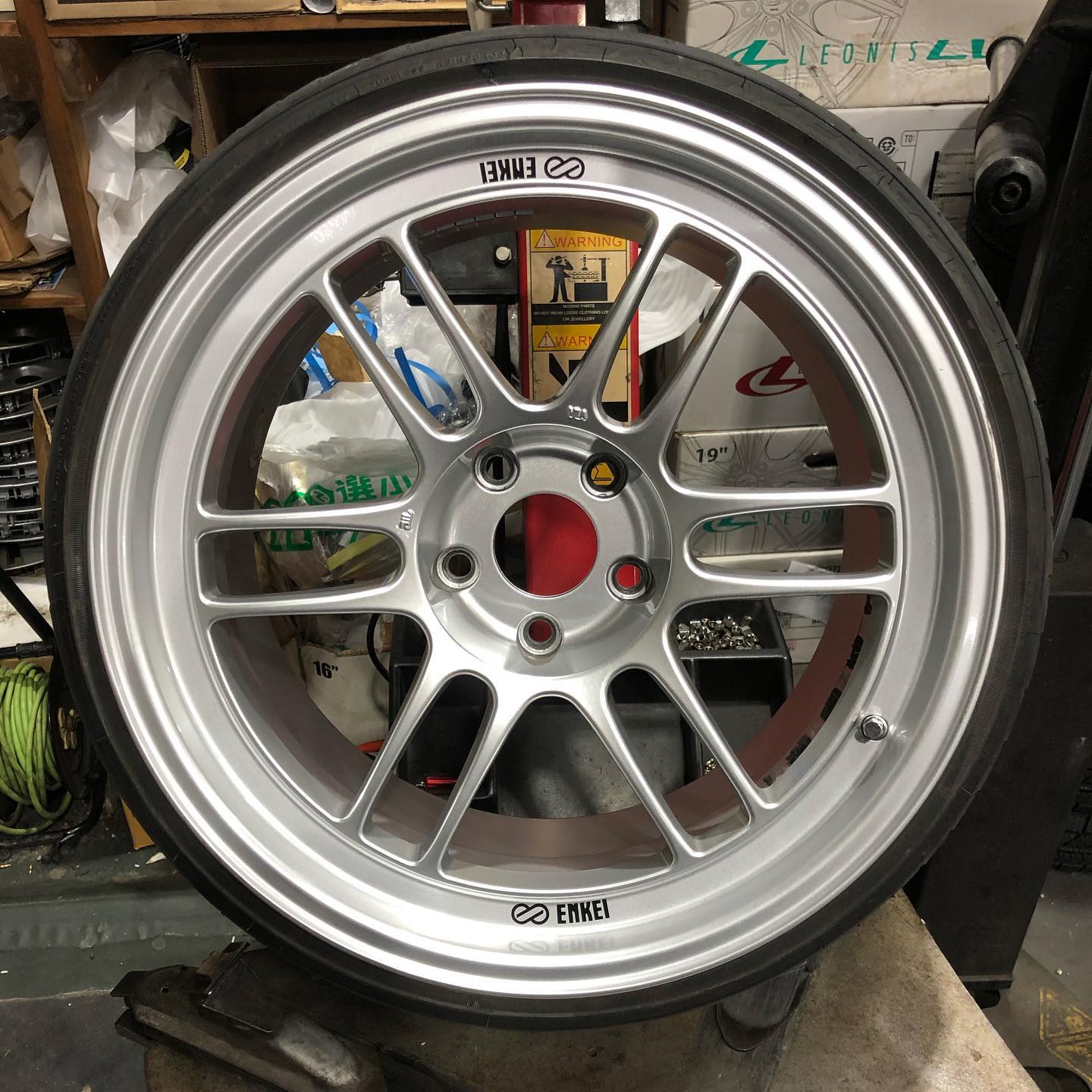 18インチ 9.5J 215/35R18 ホイール装着例 - CARSERVICE GRAVITY