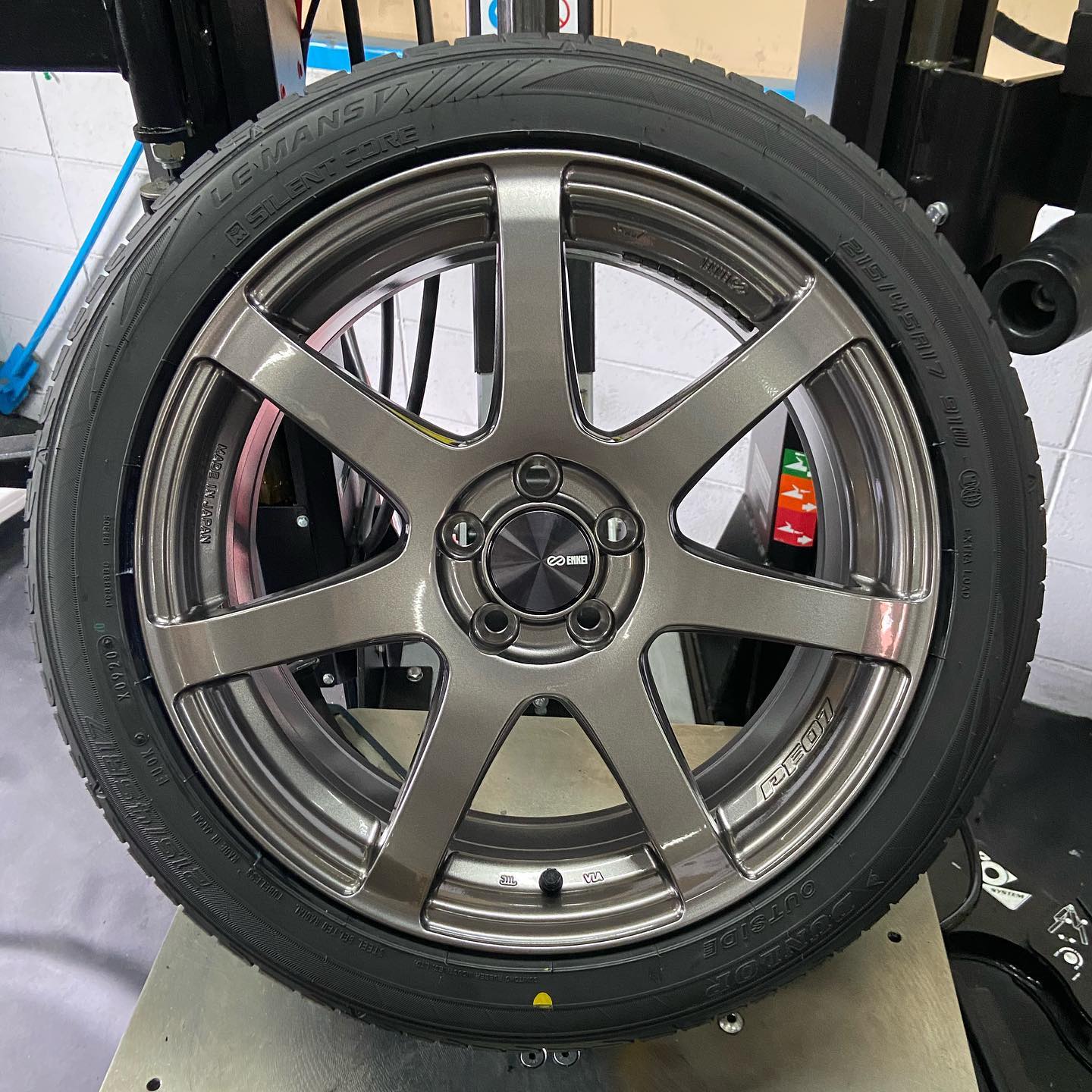17インチ 7.5J 215/45R17 ホイール装着例 - CARSERVICE GRAVITY