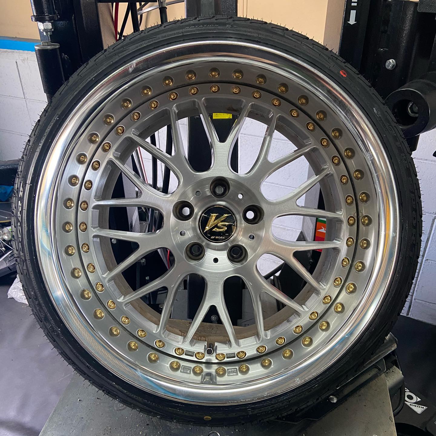 18インチ 10J 205/40R18 ホイール装着例 - CARSERVICE GRAVITY