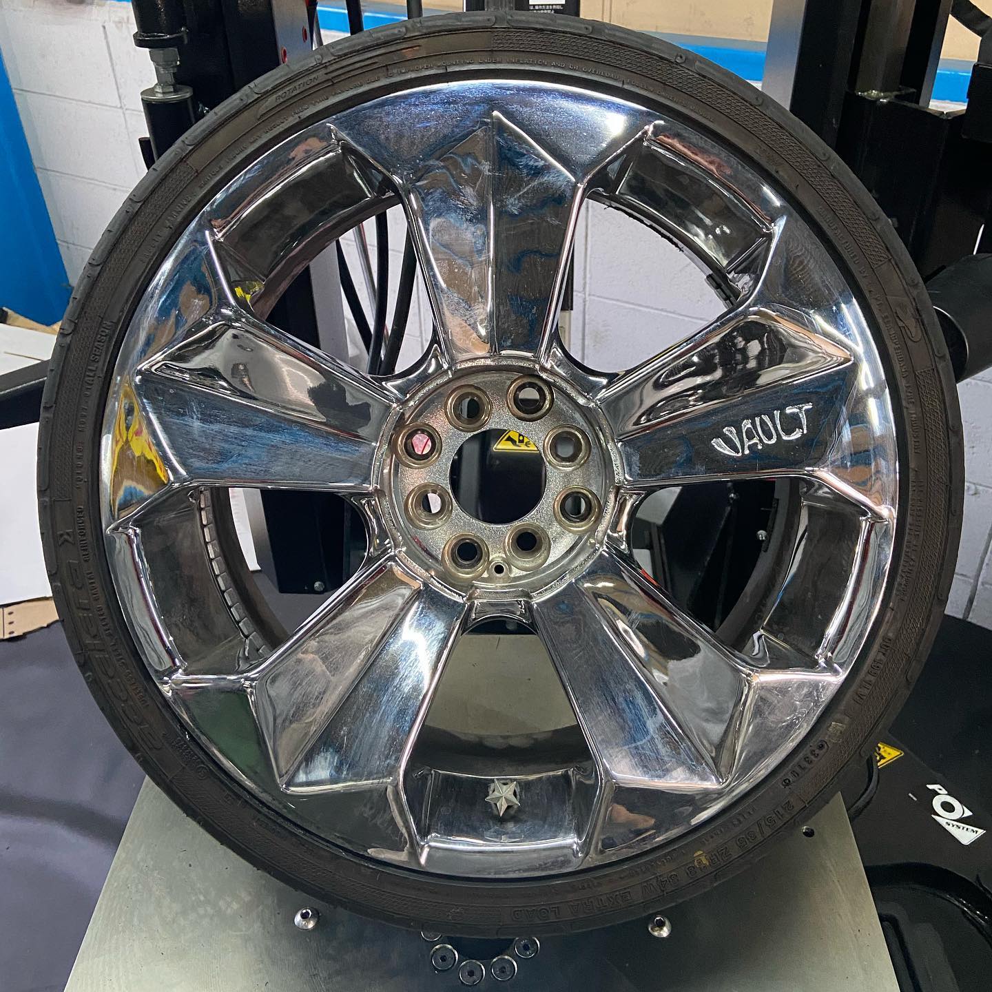 18インチ 7.5J 215/35R18 ホイール装着例 - CARSERVICE GRAVITY