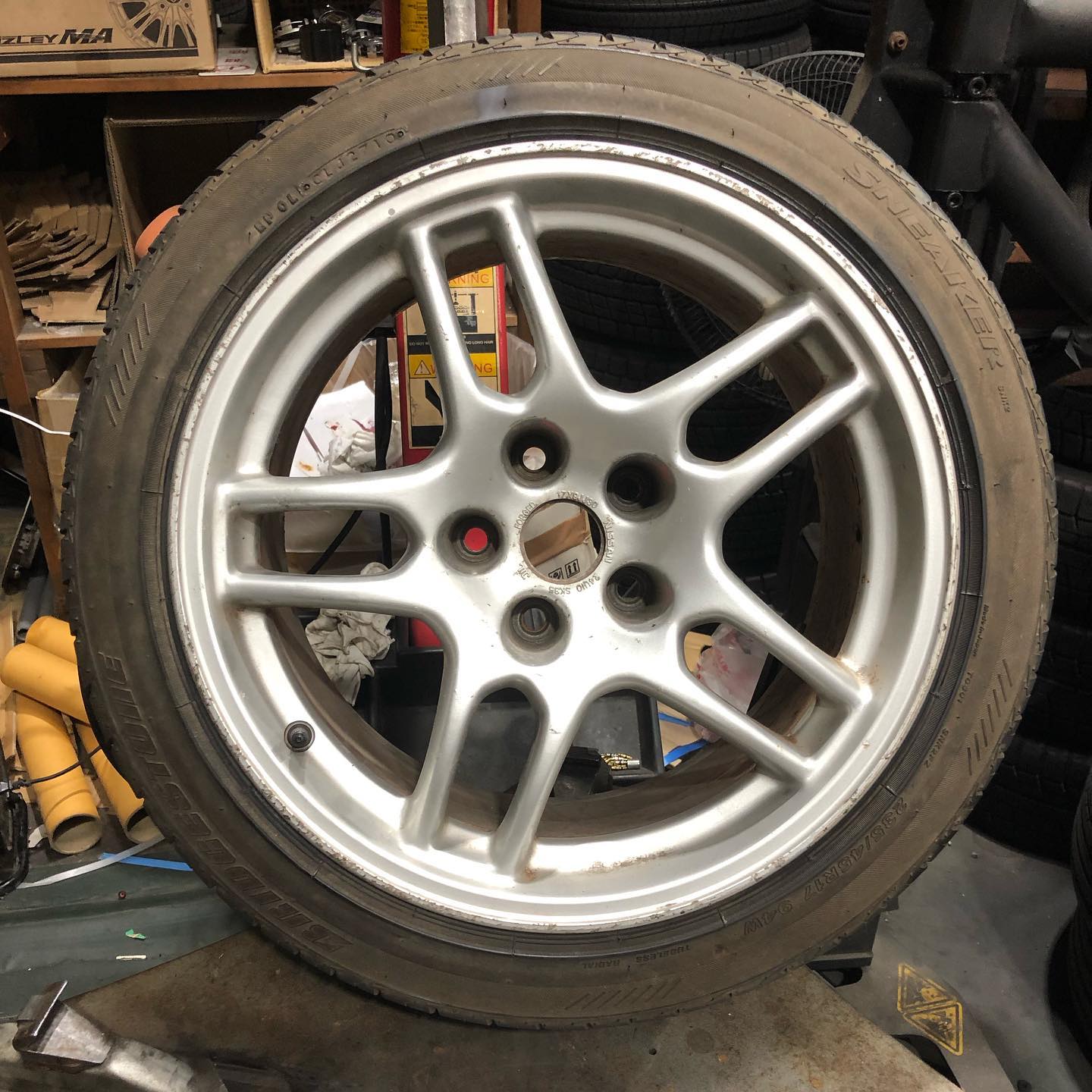 17インチ 9J 235/45R17 ホイール装着例 - CARSERVICE GRAVITY
