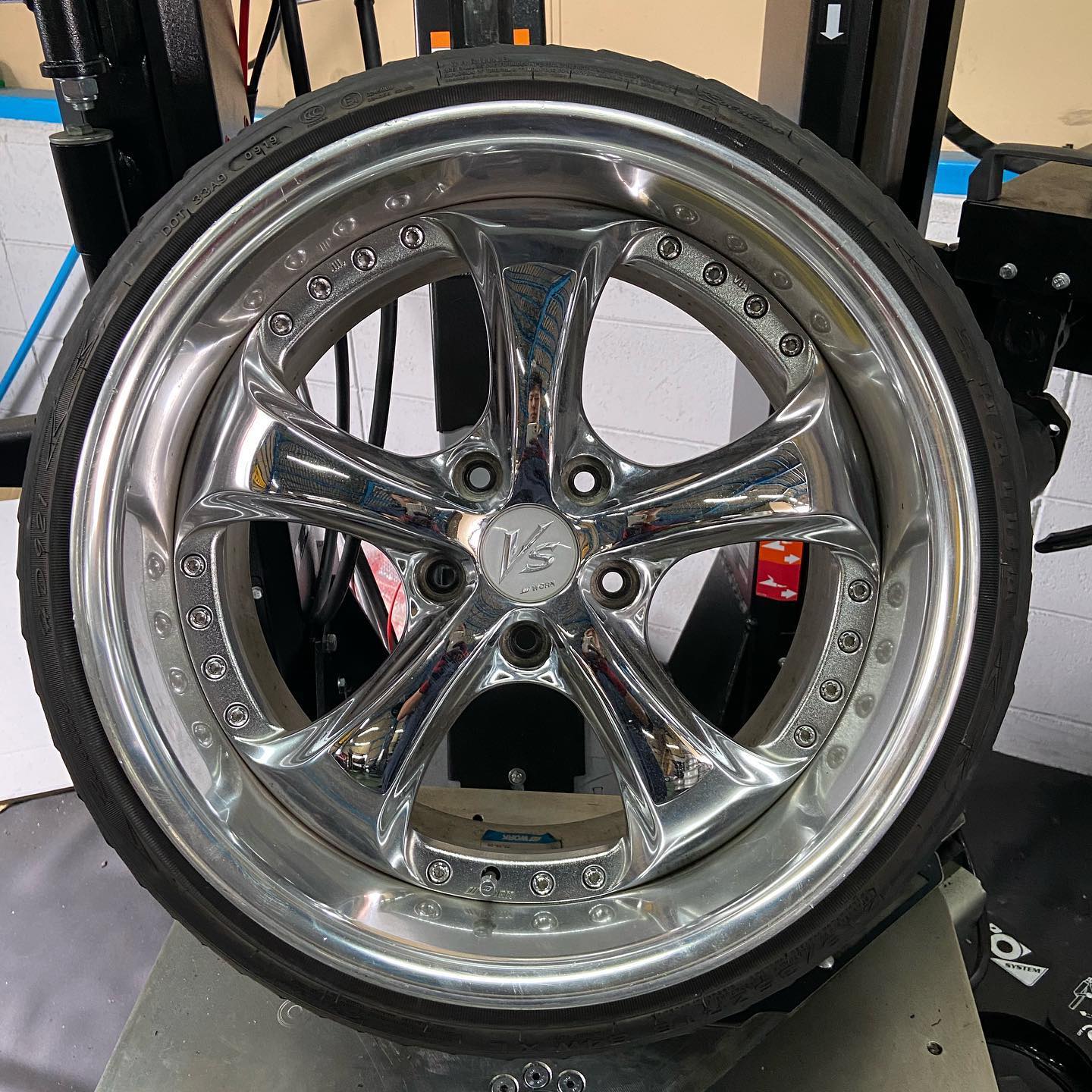 18インチ 9.5J 215/35R18 ホイール装着例 - CARSERVICE GRAVITY