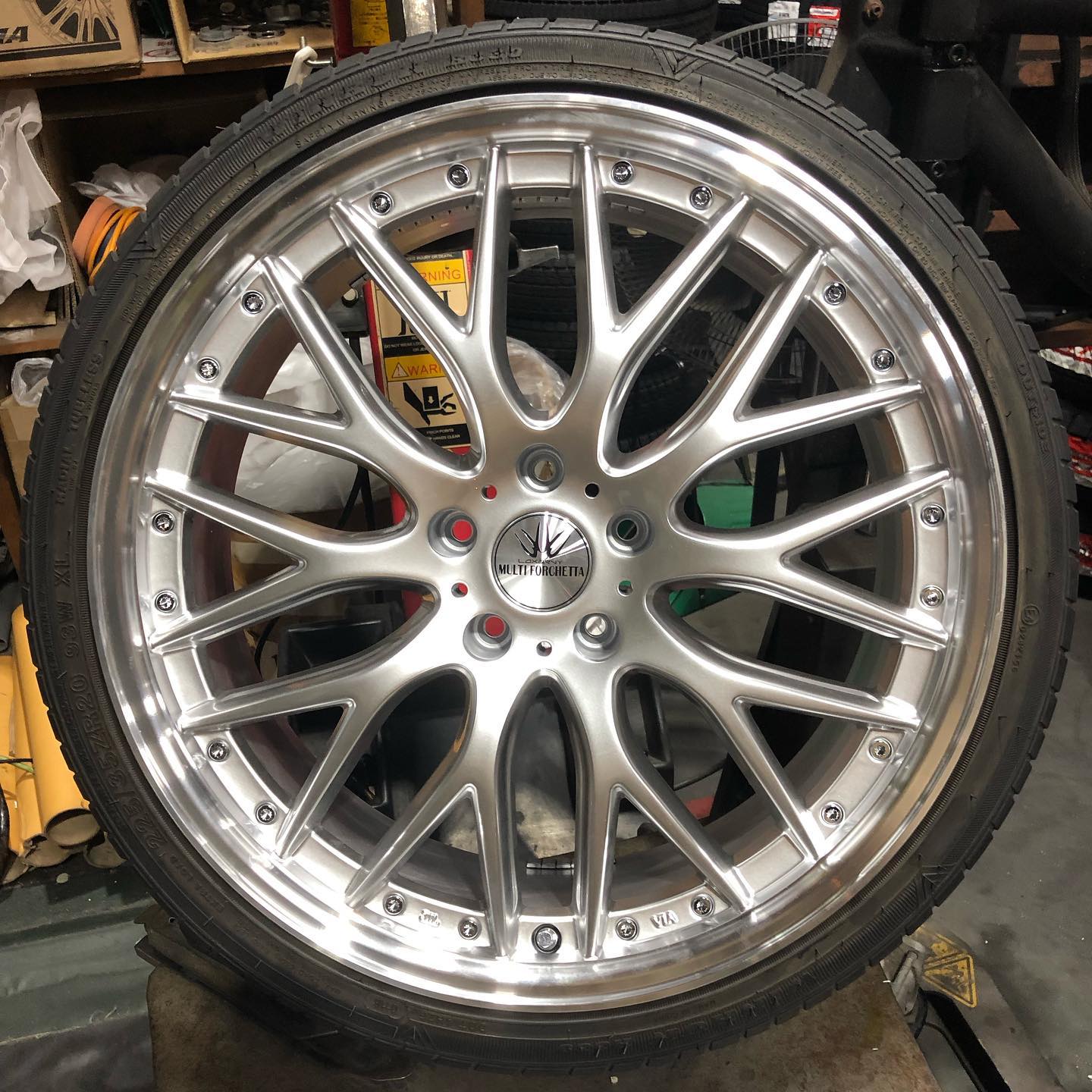 20インチ 8J 225/35R20 ホイール装着例 - CARSERVICE GRAVITY