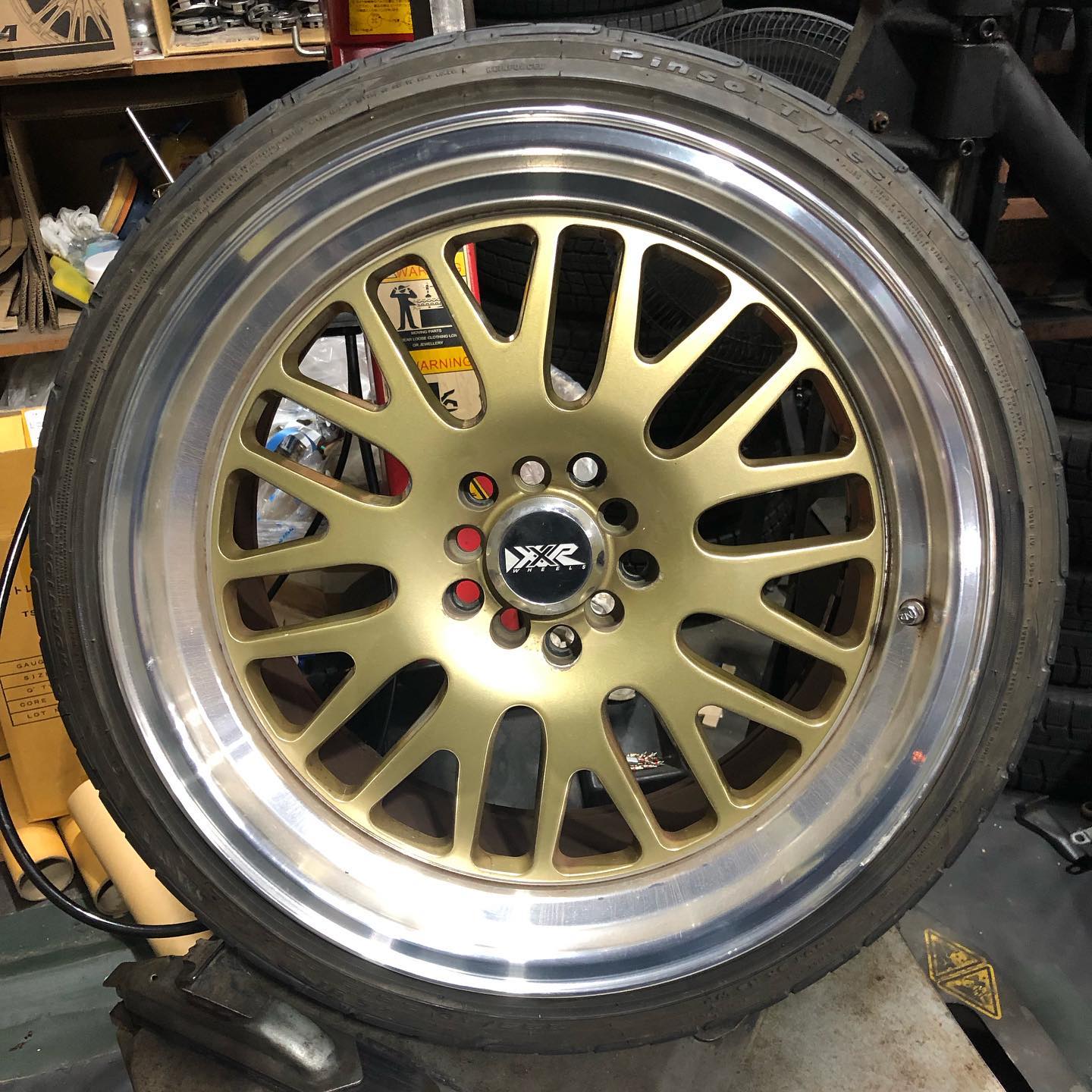 18インチ 9.5J 225/40R18 ホイール装着例 - CARSERVICE GRAVITY