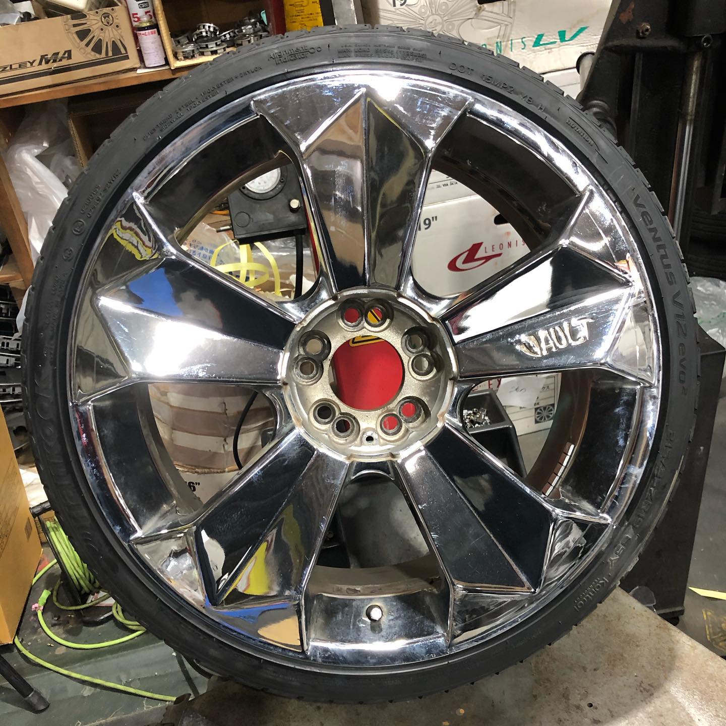 19インチ 7J 215/35R19 ホイール装着例 - CARSERVICE GRAVITY