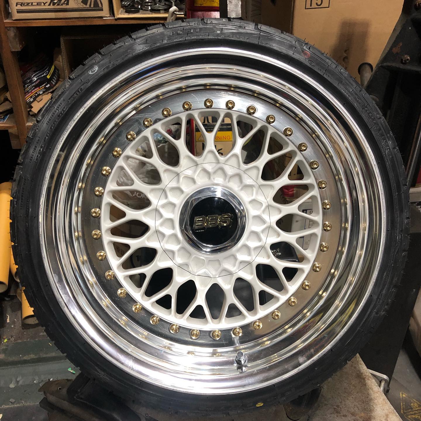 17インチ 9.5J 205/40R17 ホイール装着例 - CARSERVICE GRAVITY