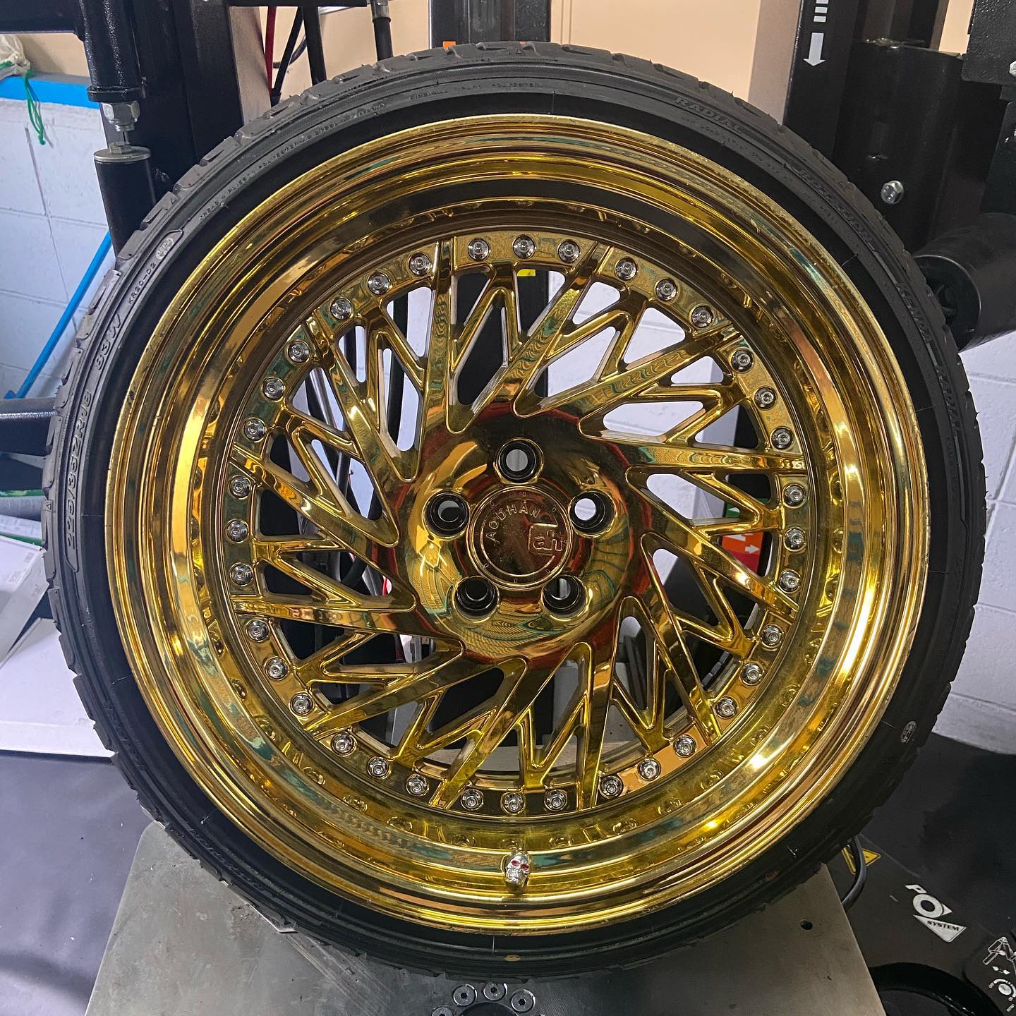 18インチ 9.5J 225/35R18 ホイール装着例 - CARSERVICE GRAVITY