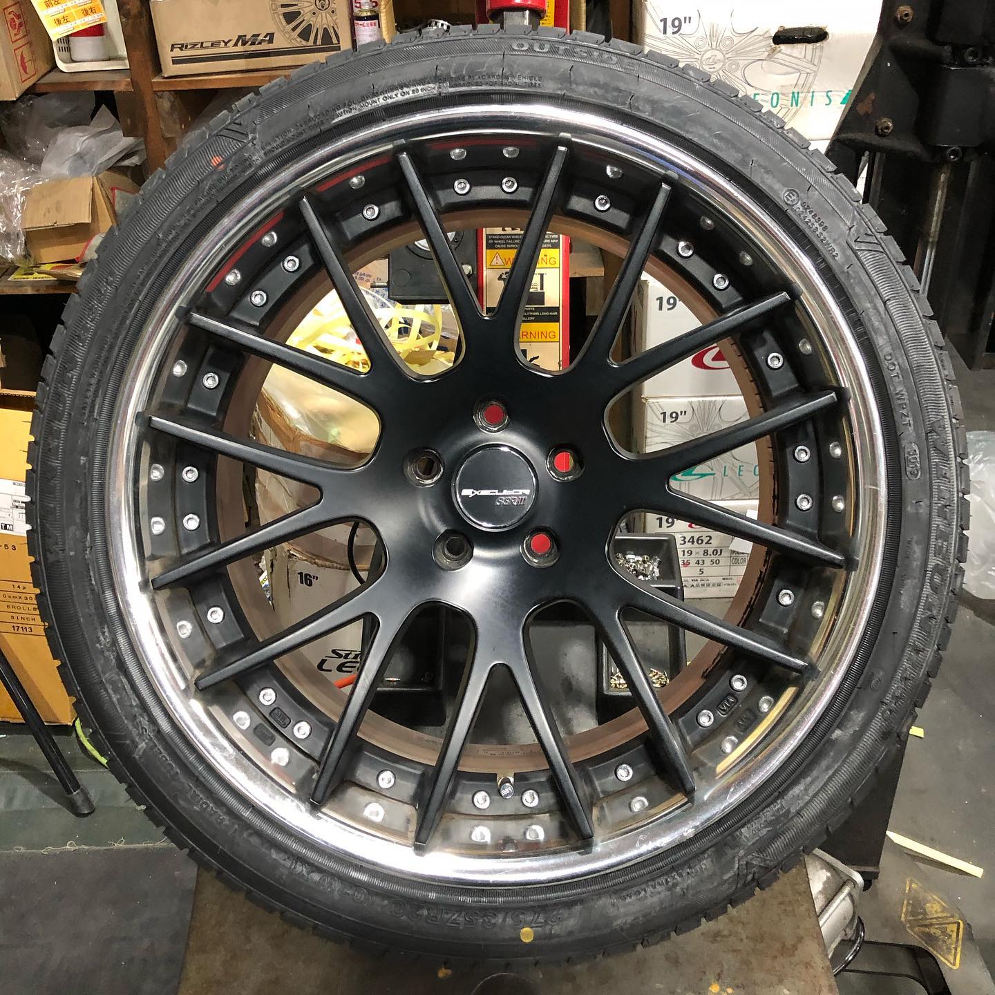 20インチ 9J 245/40R20 ホイール装着例 - CARSERVICE GRAVITY