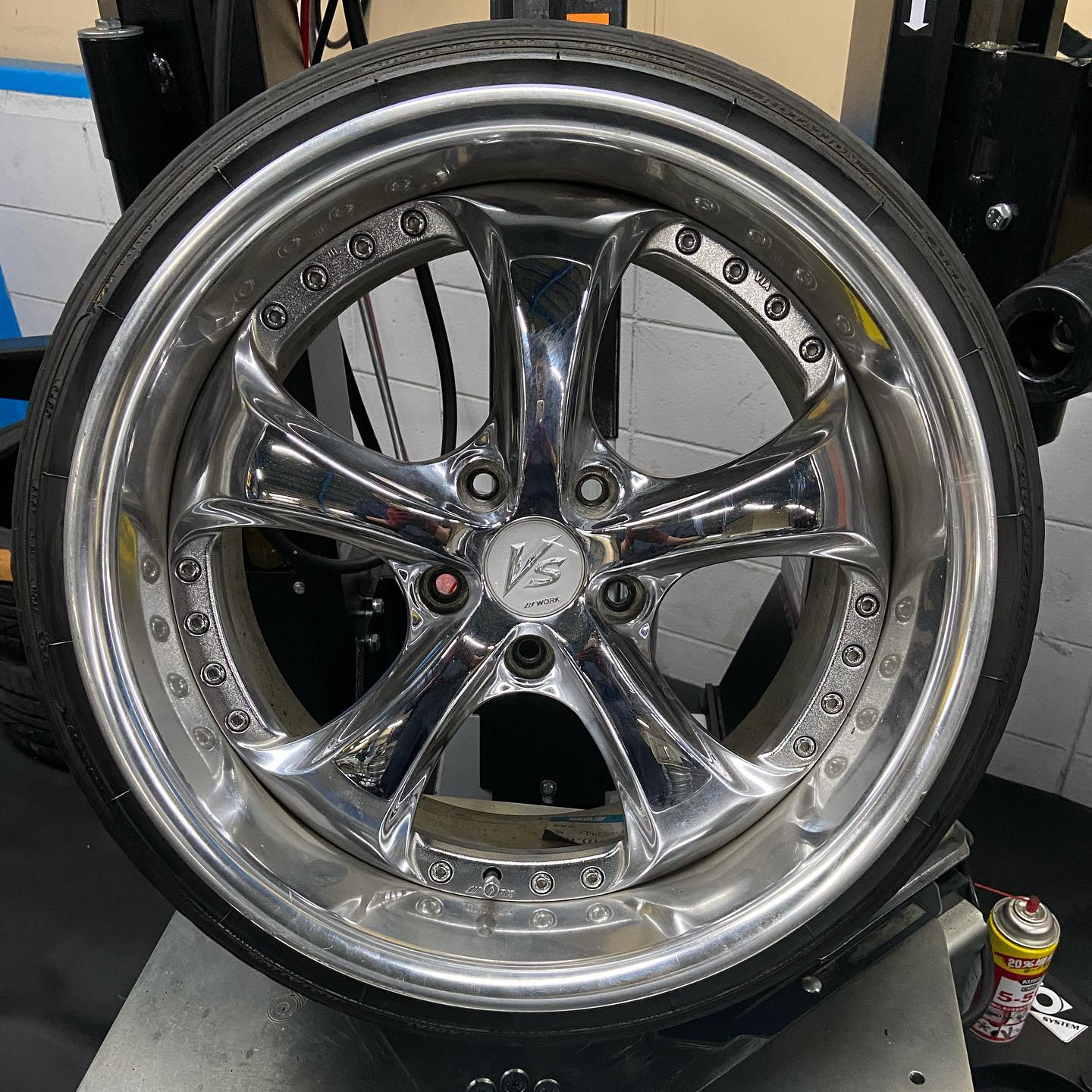 18インチ 9.5J 215/35R18 ホイール装着例 - CARSERVICE GRAVITY