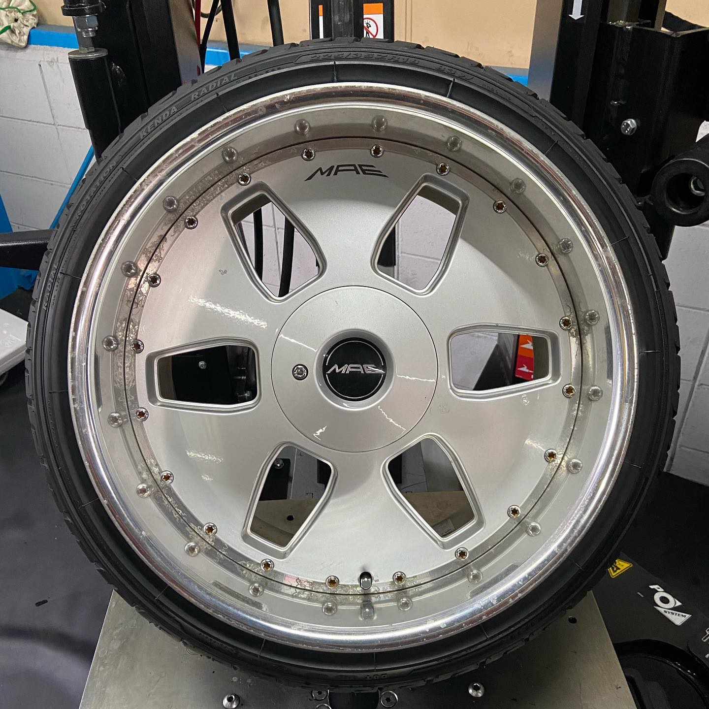 18インチ 9J 205/35R18 ホイール装着例 - CARSERVICE GRAVITY