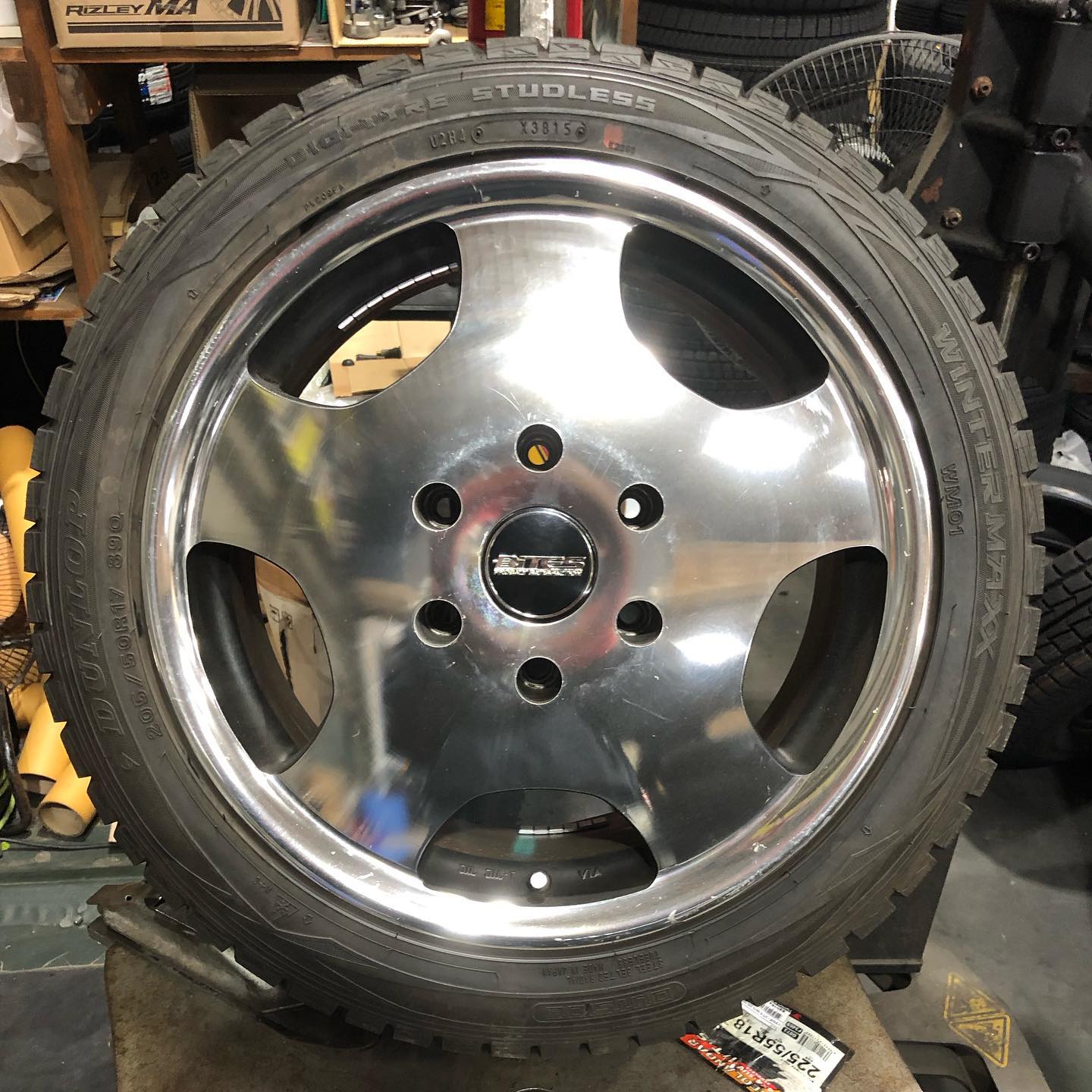 17インチ 7J 205/50R17 ホイール装着例 - CARSERVICE GRAVITY