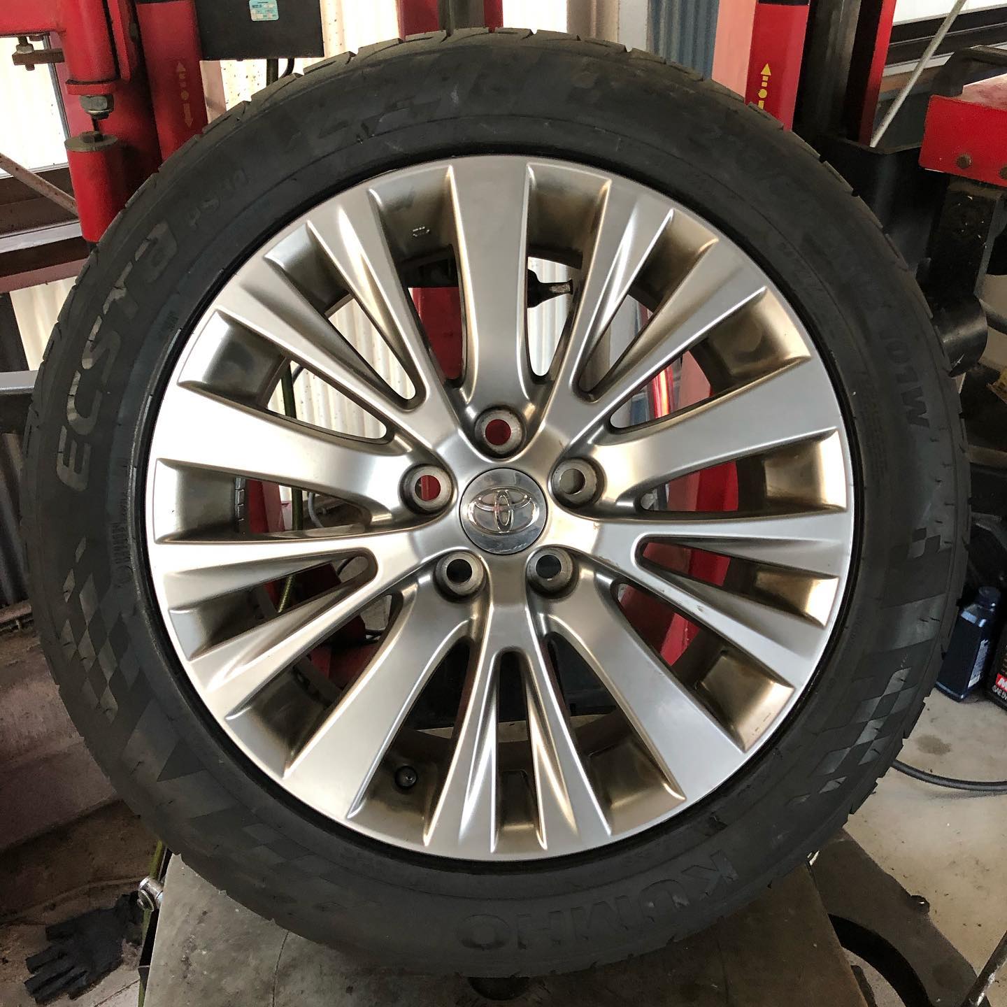 18インチ 7.5J 235/50R18 ホイール装着例 - CARSERVICE GRAVITY