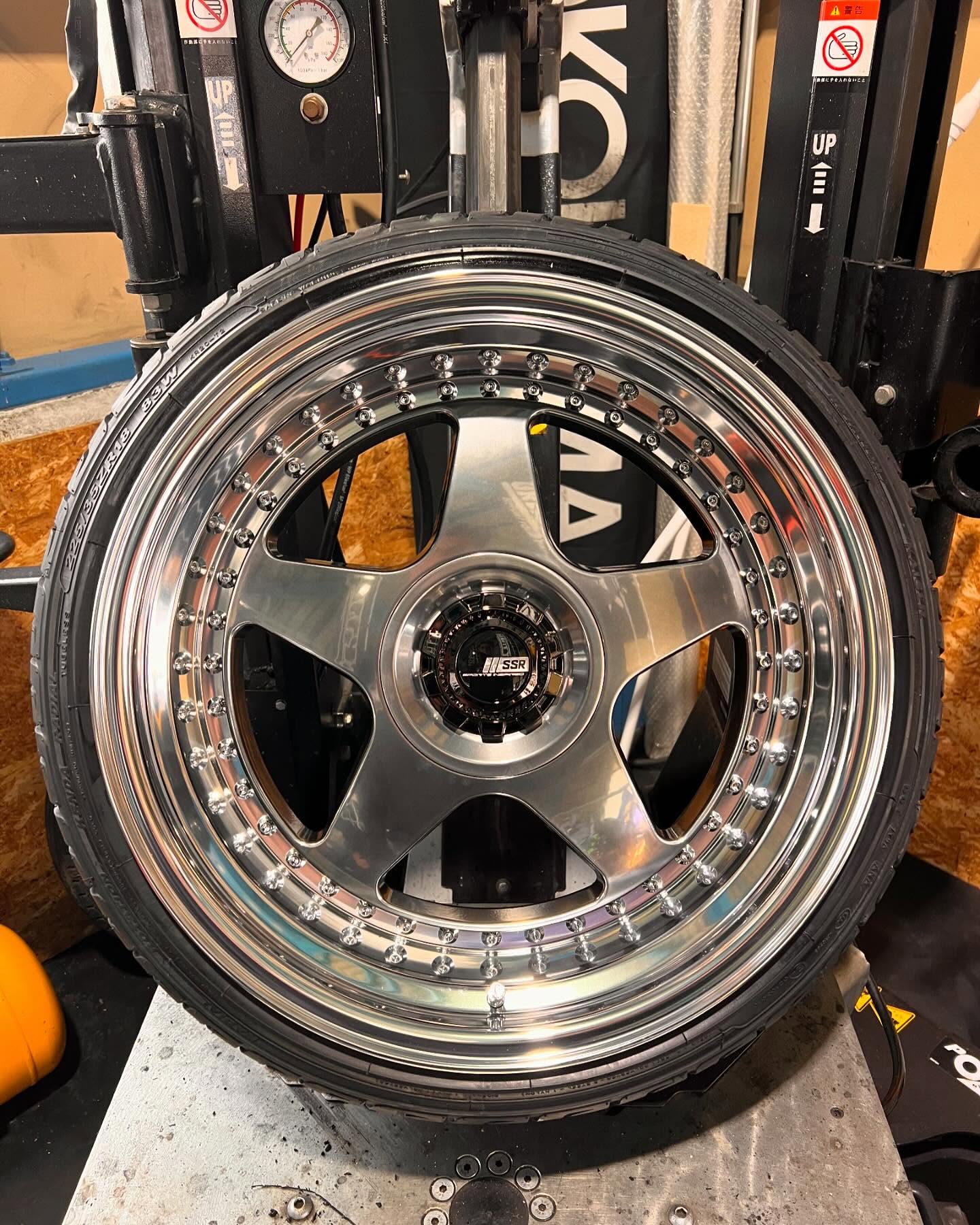 18インチ 9.5J 225/35R18 ホイール装着例 - CARSERVICE GRAVITY