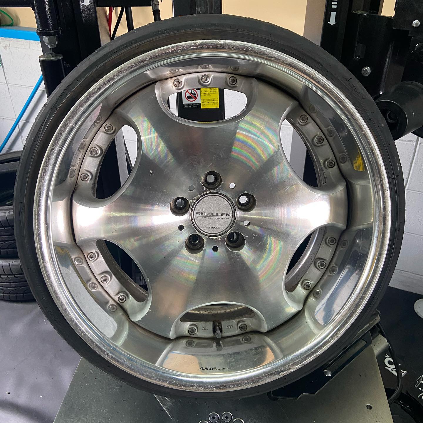 19インチ 10J 225/35R19 ホイール装着例 - CARSERVICE GRAVITY