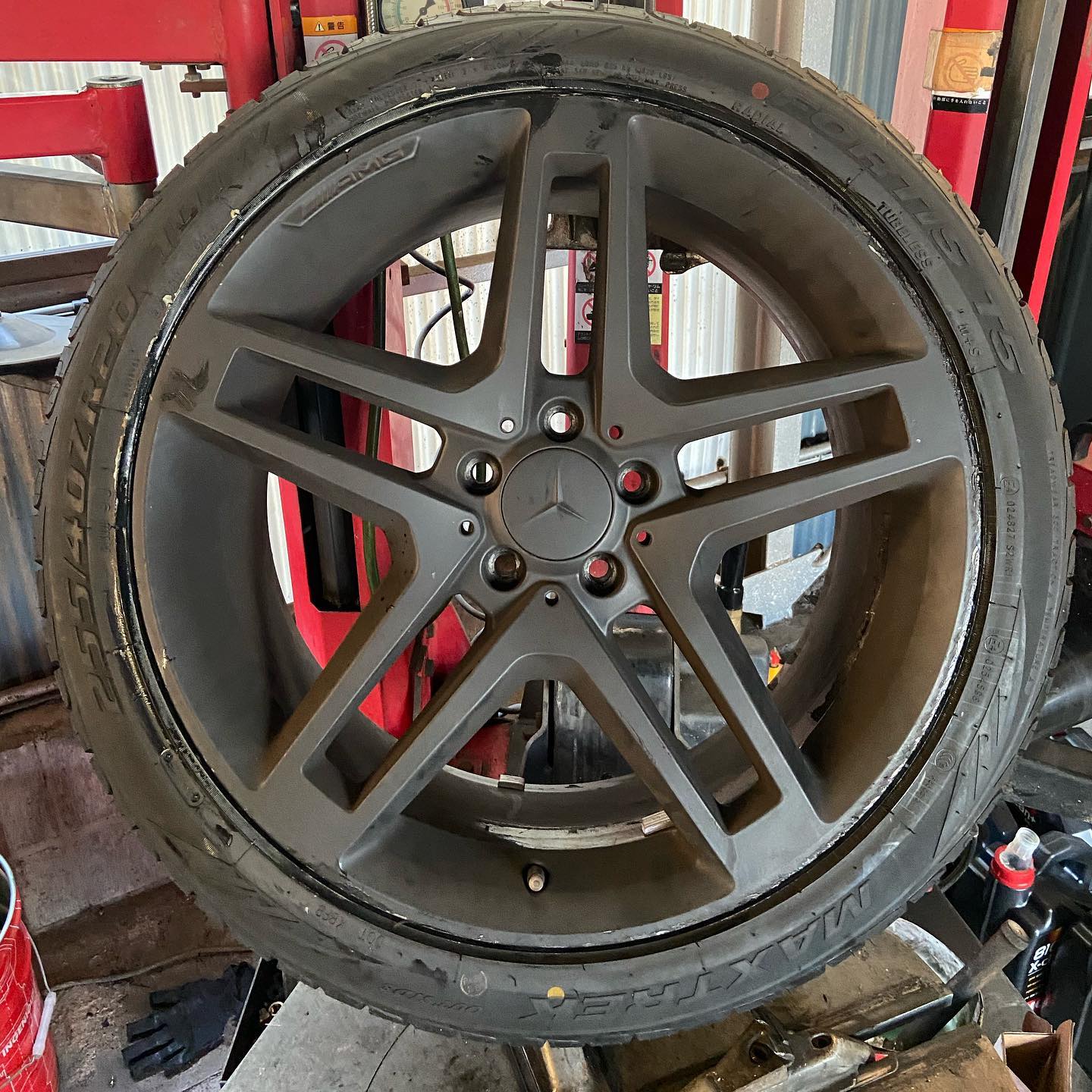 20インチ 9.5J 255/40R20 ホイール装着例 - CARSERVICE GRAVITY