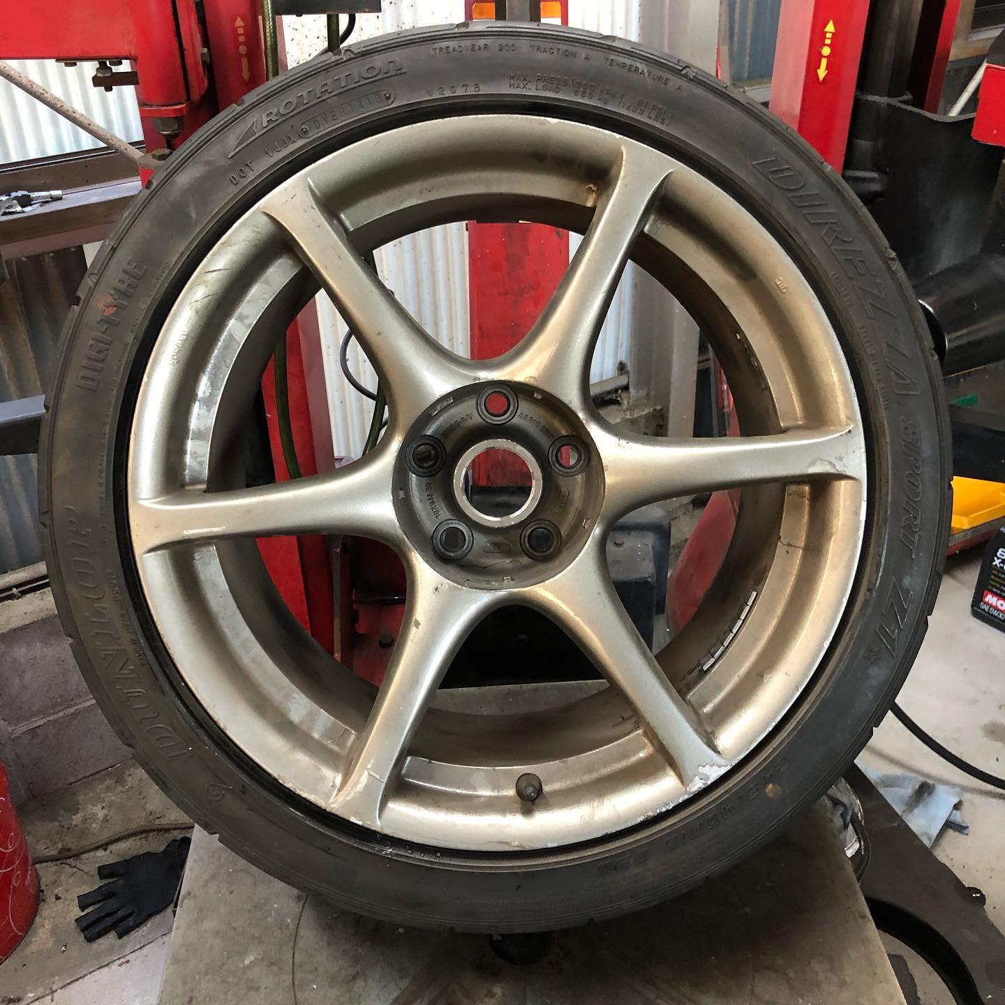18インチ 9J 245/40R18 ホイール装着例 - CARSERVICE GRAVITY