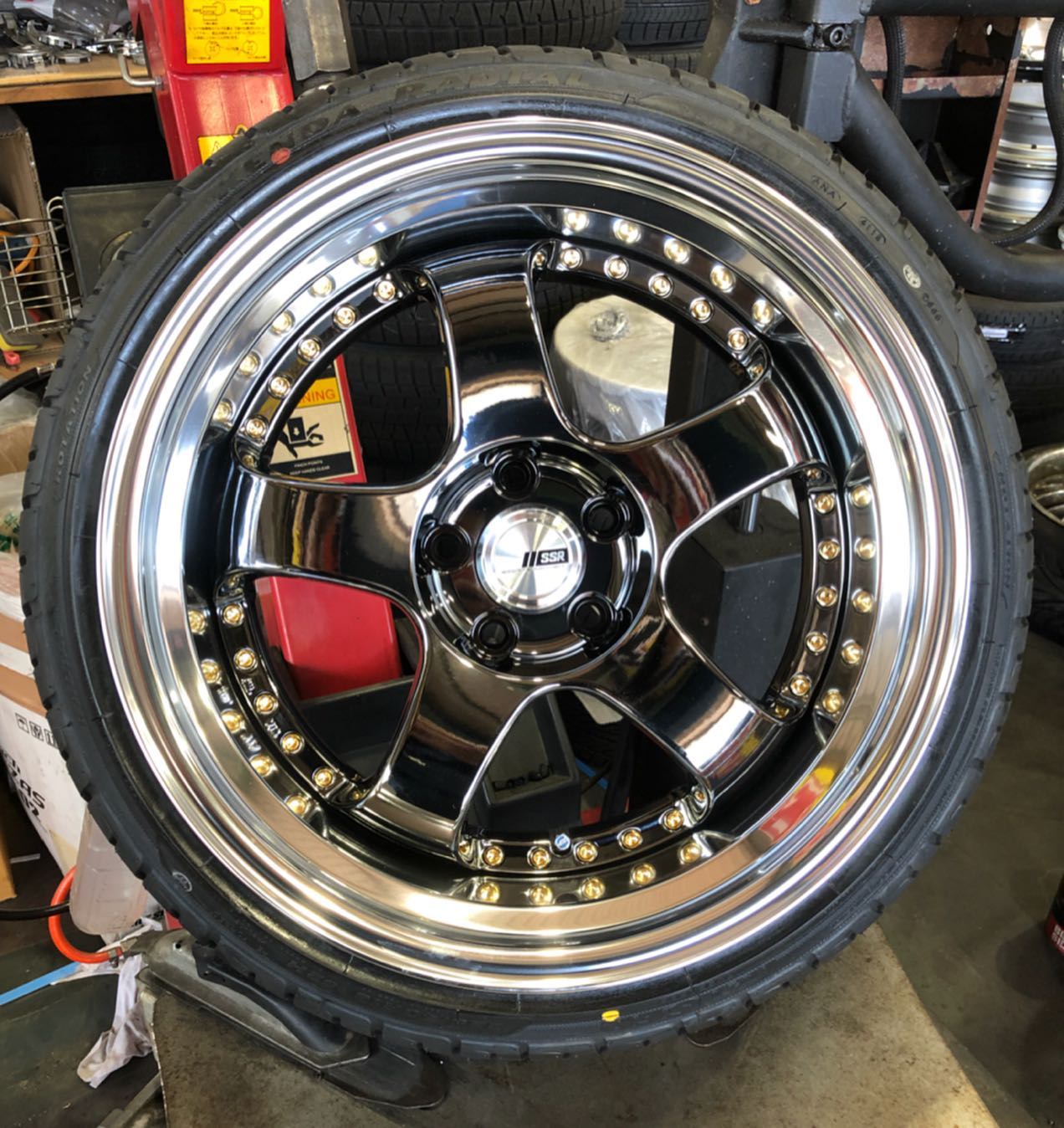 18インチ 10J 225/40R18 ホイール装着例 - CARSERVICE GRAVITY