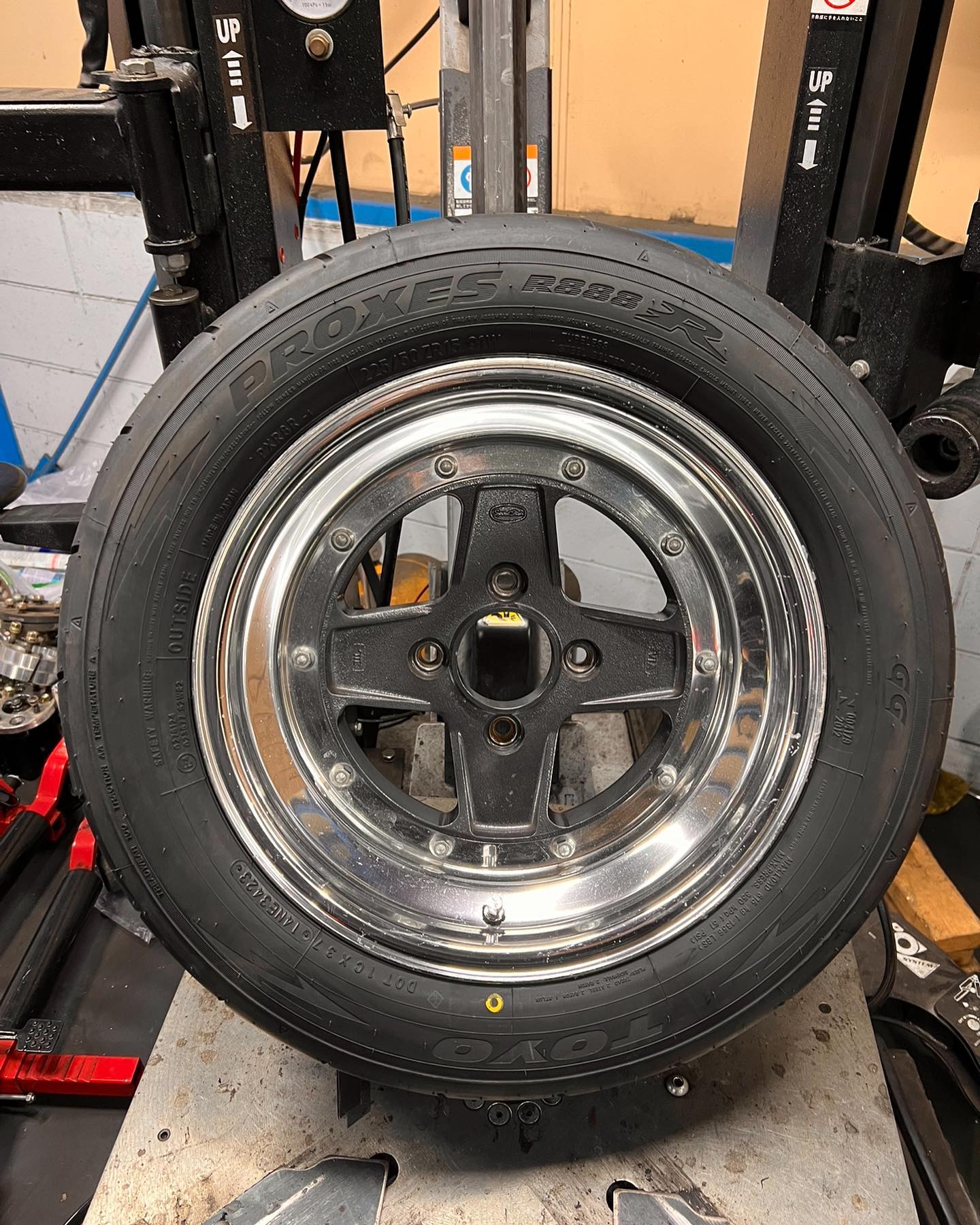 15インチ 7.5J 225/50R15 ホイール装着例 - CARSERVICE GRAVITY