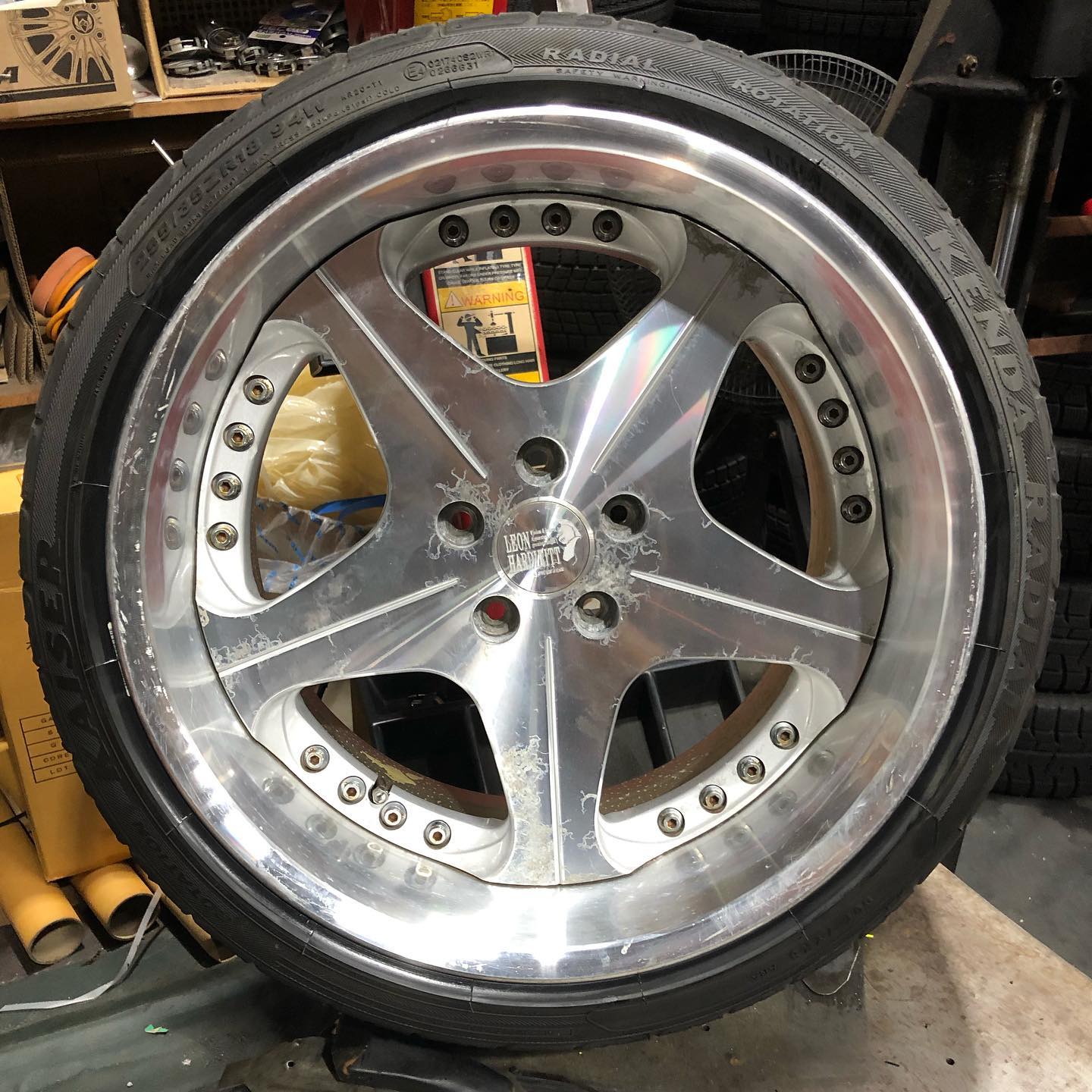 18インチ 10J 225/35R18 ホイール装着例 - CARSERVICE GRAVITY