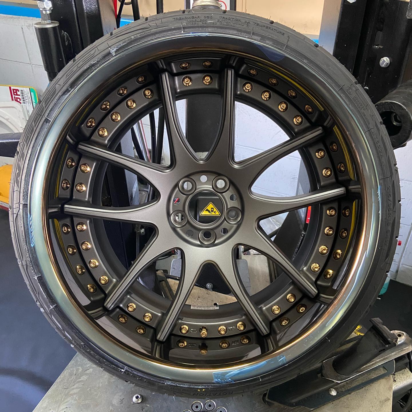 18インチ 10J 215/35R18 ホイール装着例 - CARSERVICE GRAVITY