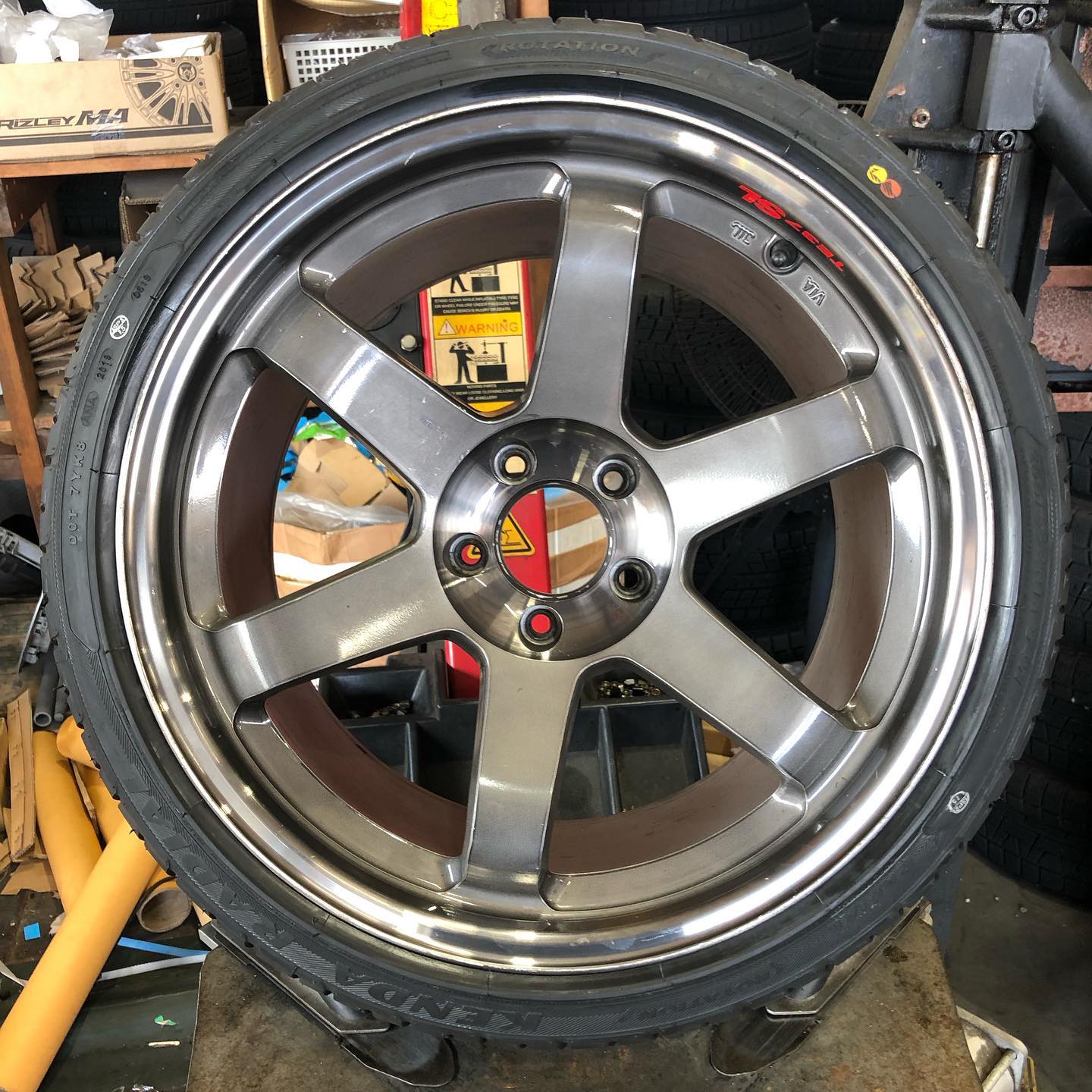 18インチ 11J 255/35R18 ホイール装着例 - CARSERVICE GRAVITY