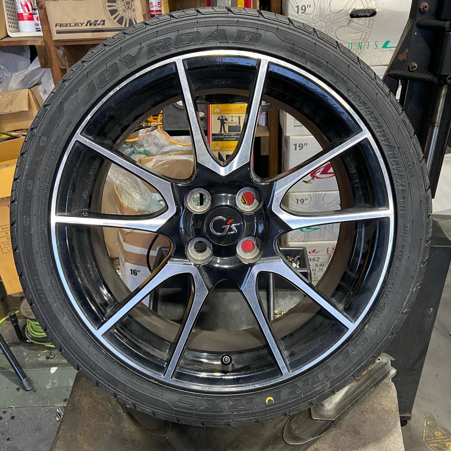 17インチ 6.5J 195/45R17 ホイール装着例 - CARSERVICE GRAVITY