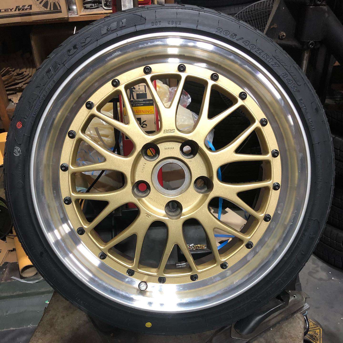 17インチ 8J 205/40R17 ホイール装着例 - CARSERVICE GRAVITY
