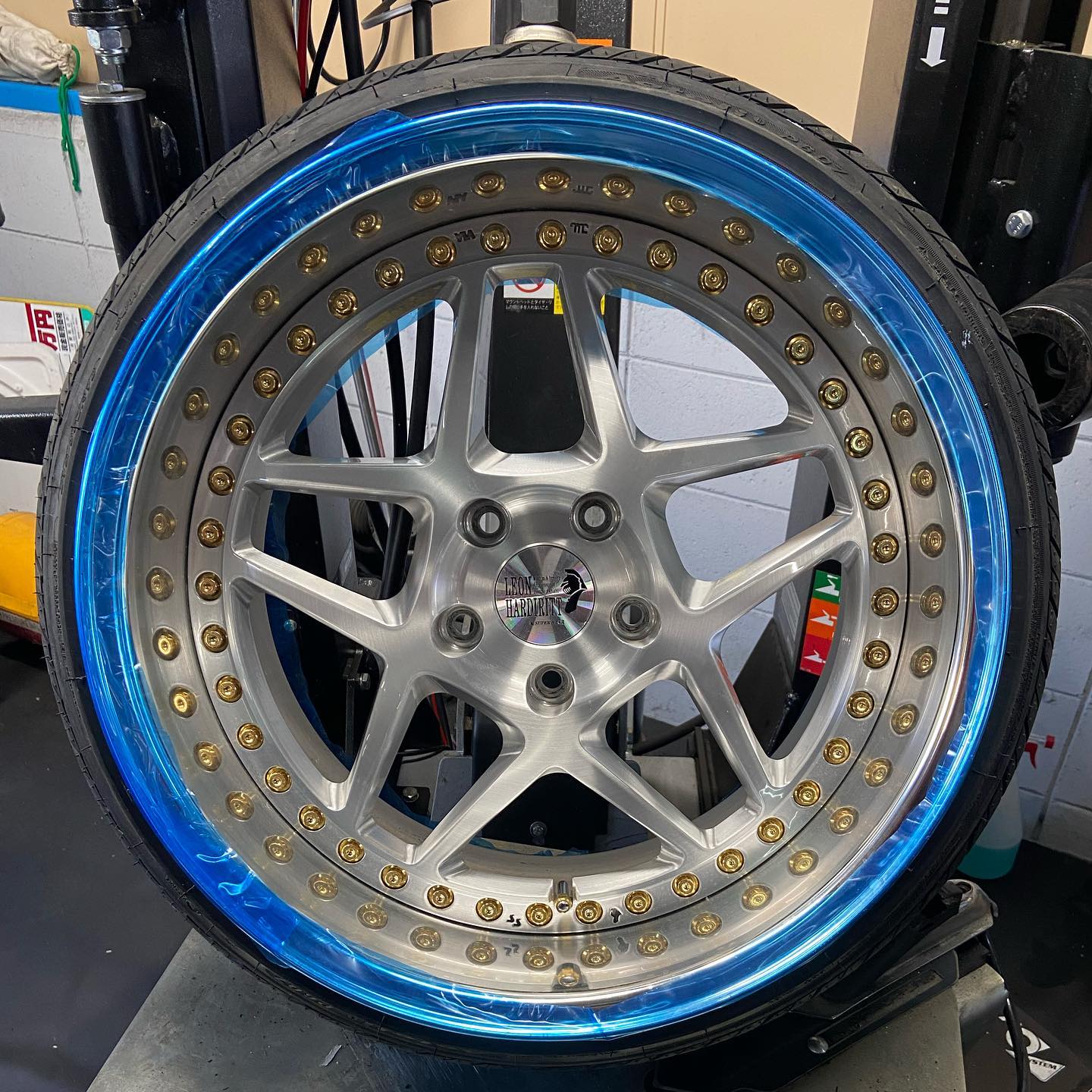 18インチ 10J 215/35R18 ホイール装着例 - CARSERVICE GRAVITY