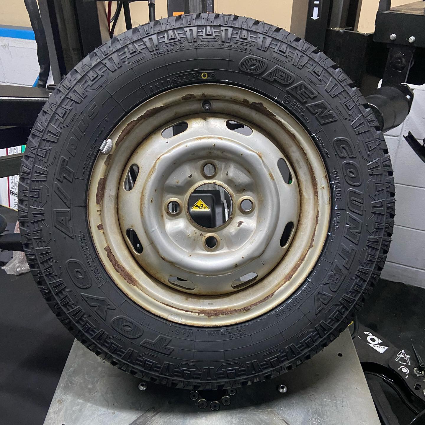 15インチ 4.5J 175/80R15 ホイール装着例 - CARSERVICE GRAVITY