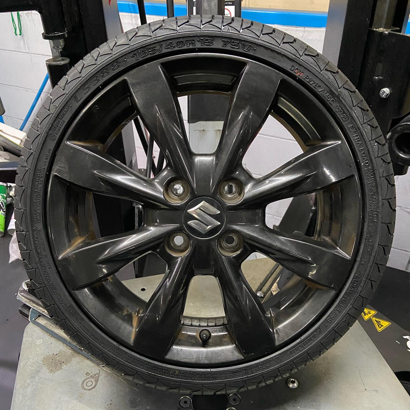 15インチ 4.5J 165/40R15 ホイール装着例 - CARSERVICE GRAVITY