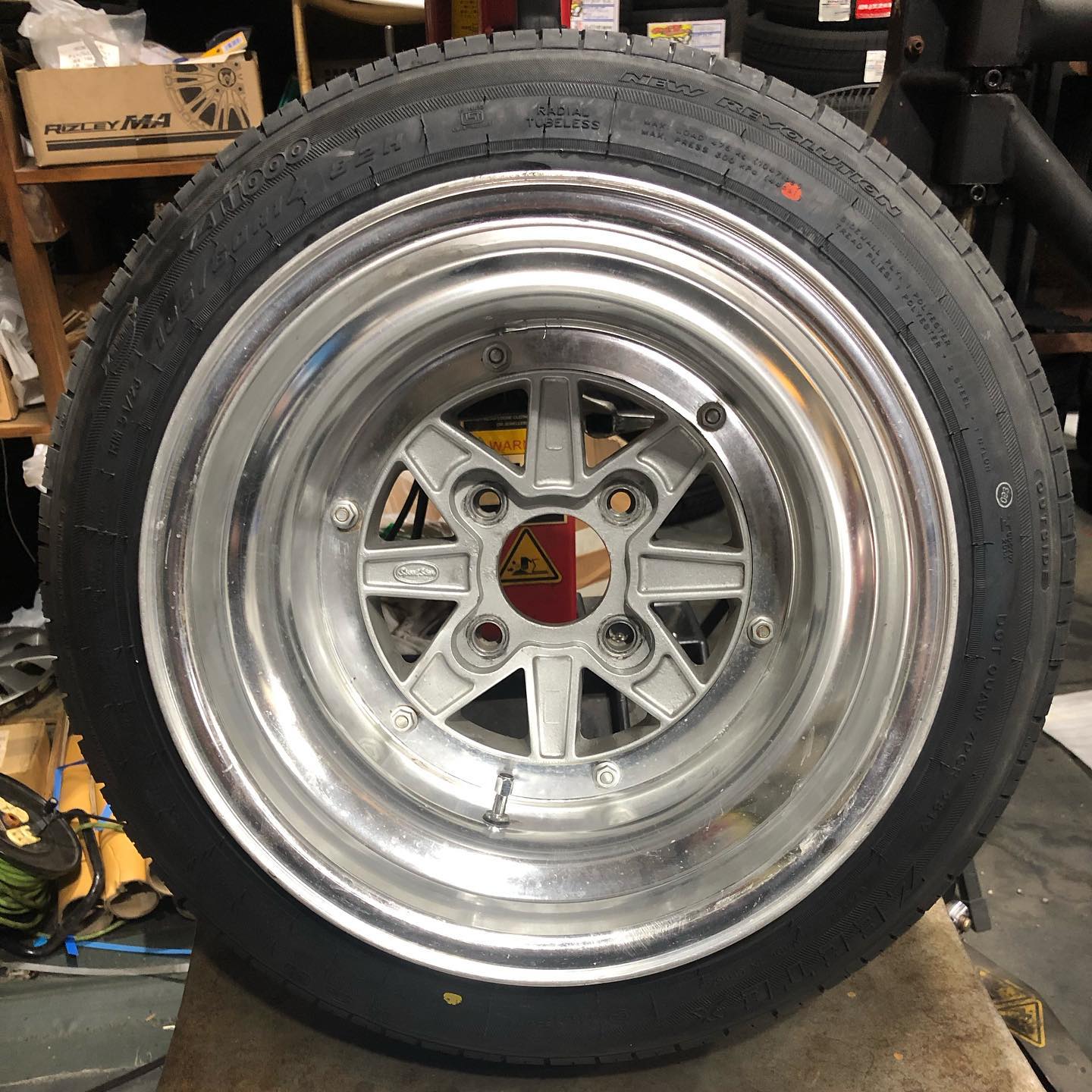 14インチ 11J 185/60R14 ホイール装着例 - CARSERVICE GRAVITY