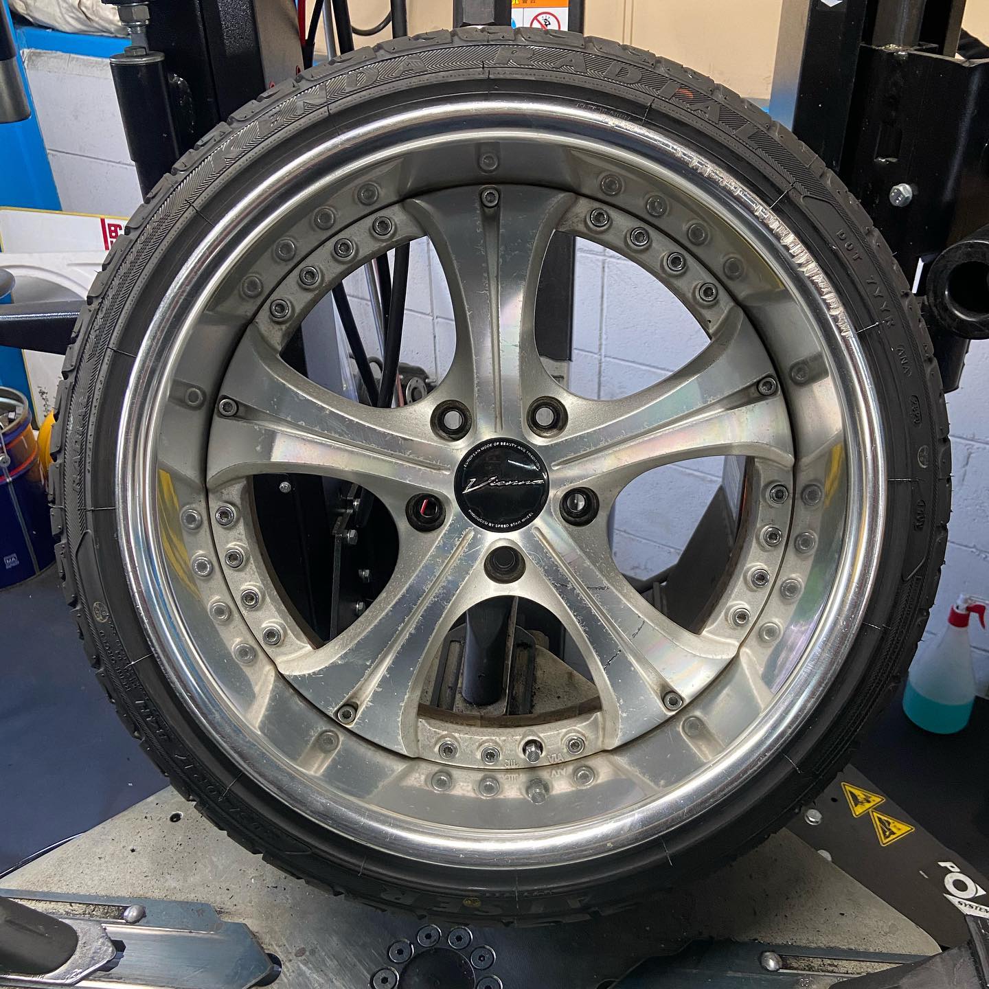 17インチ 9J 205/40R17 ホイール装着例 - CARSERVICE GRAVITY